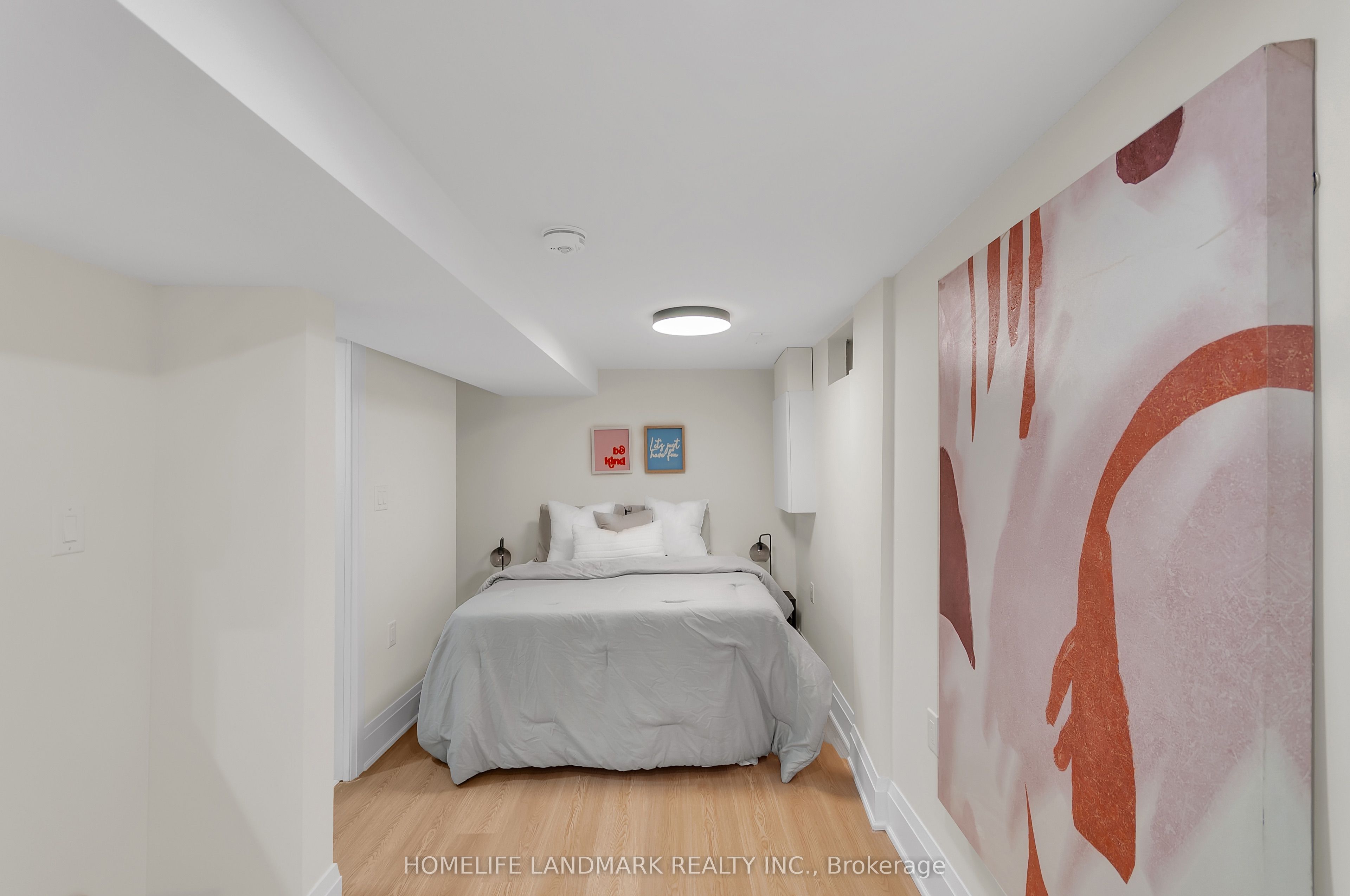 26 Queensdale Avenue Property Photo 22
