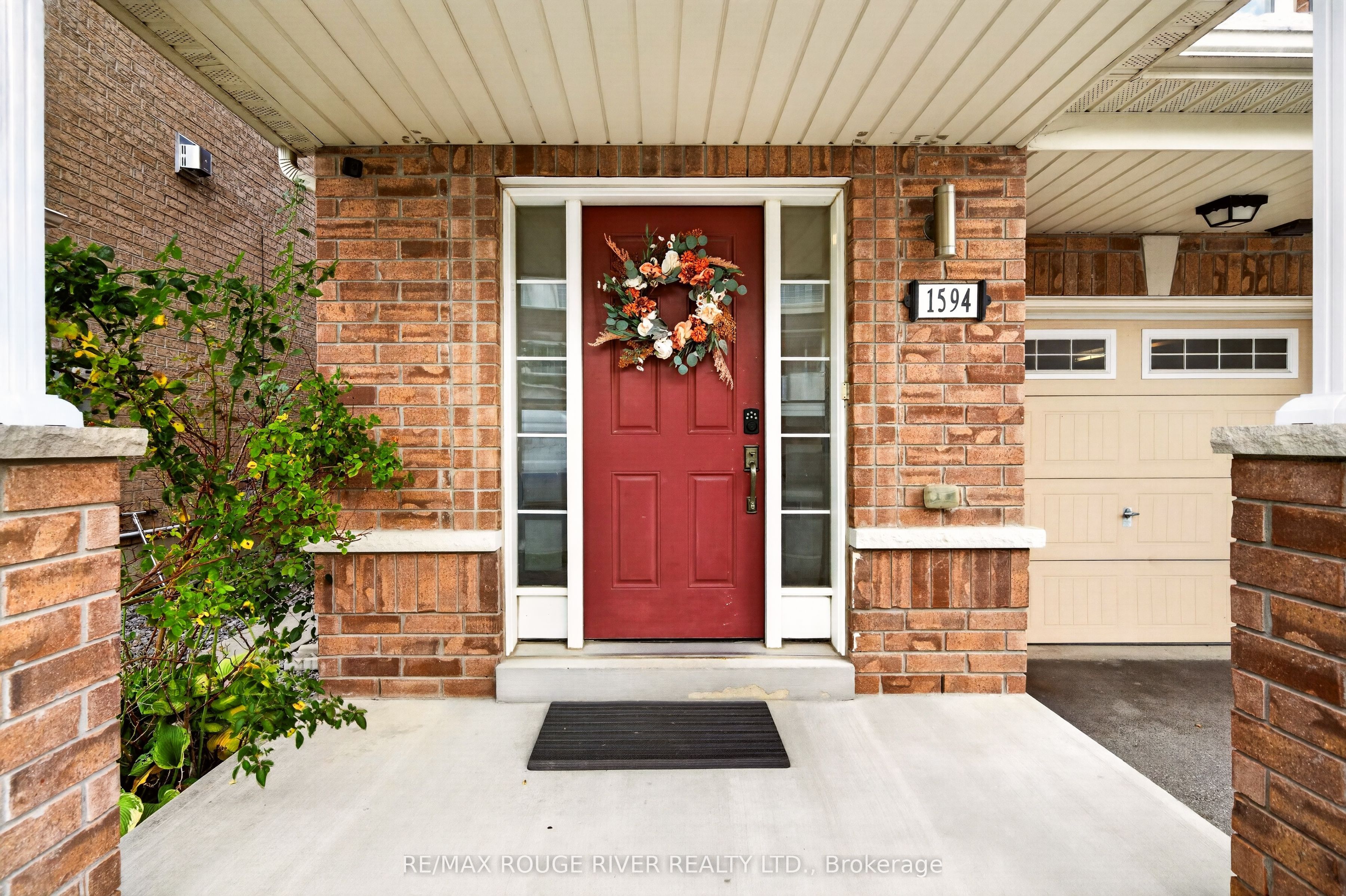 1594 Brandy Court Property Photo 3