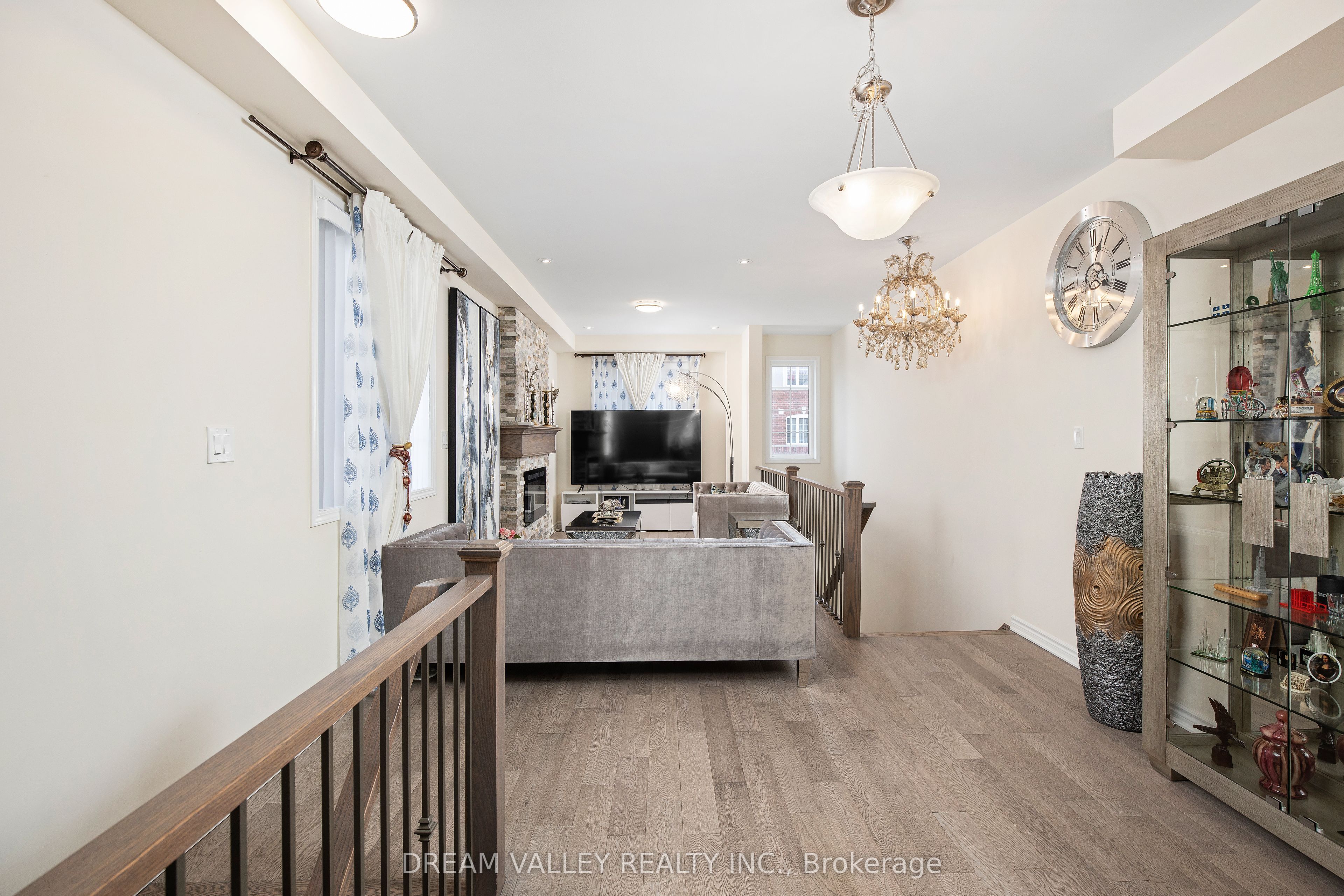 88 Jolly Way S Property Photo 3