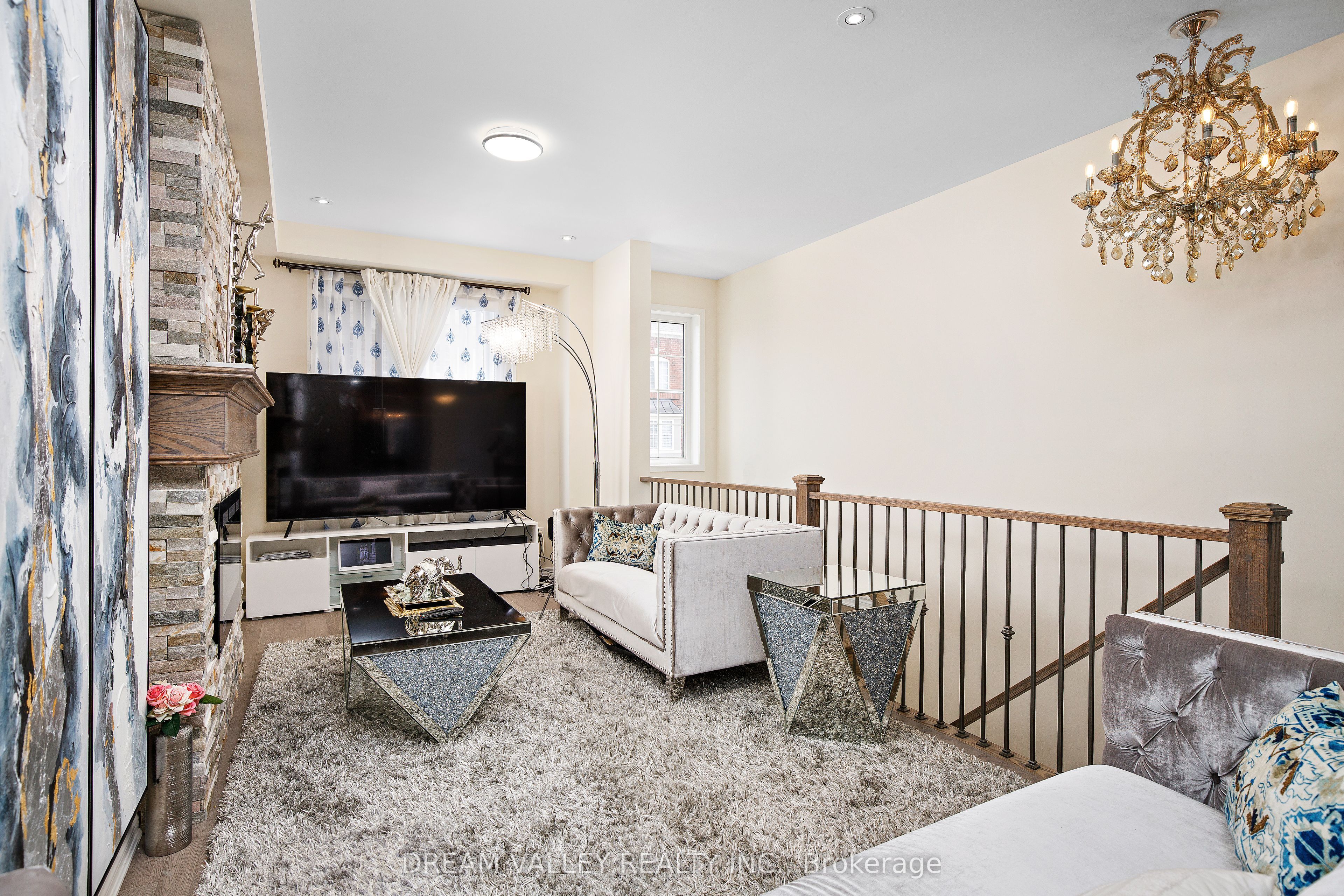 88 Jolly Way S Property Photo 4
