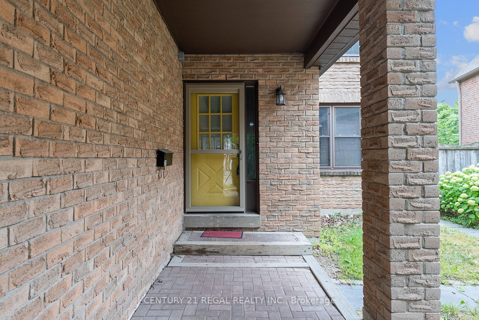 28 Ecclesfield Drive Property Photo 2