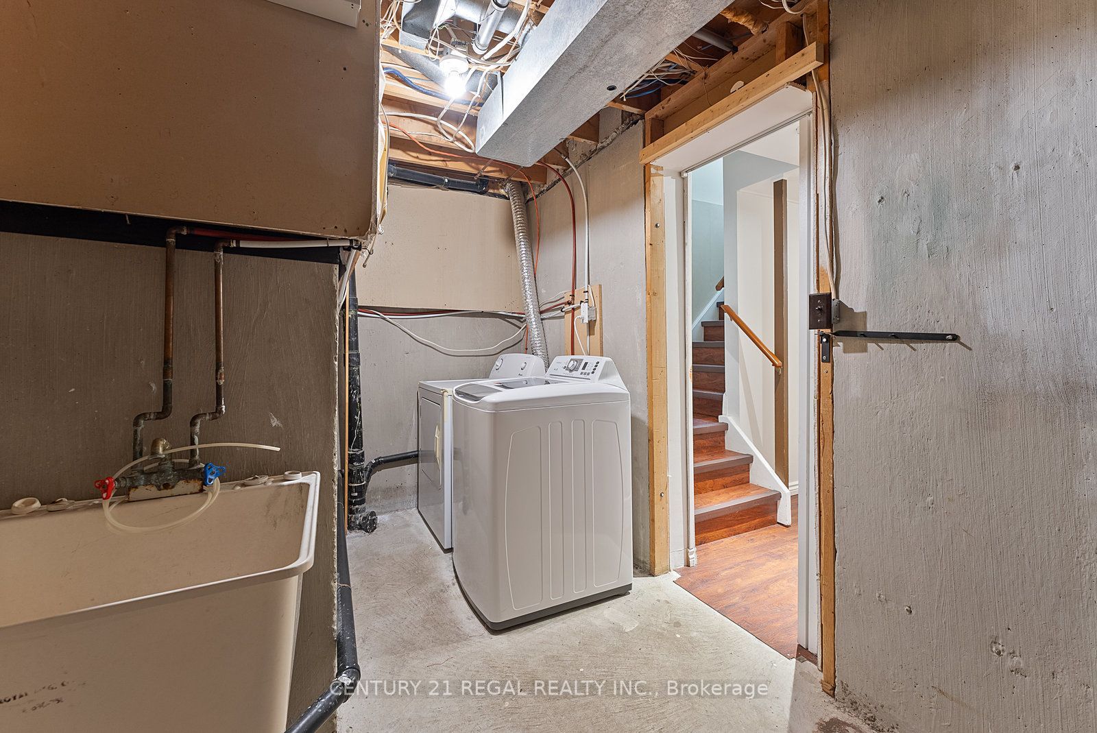 28 Ecclesfield Drive Property Photo 45