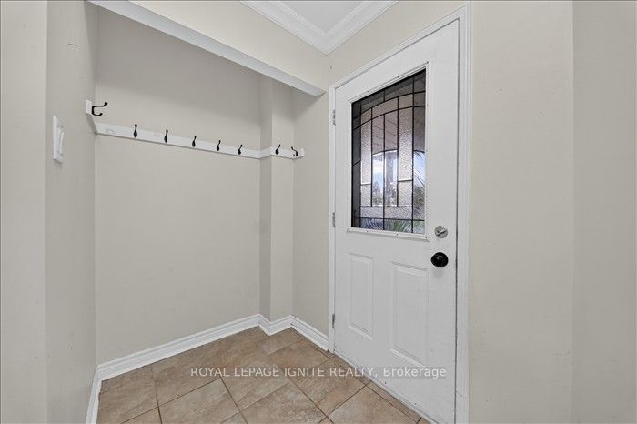 8 Vail Meadows Crescent Upper Property Photo 6