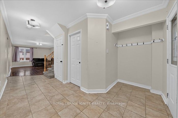 8 Vail Meadows Crescent Upper Property Photo 7
