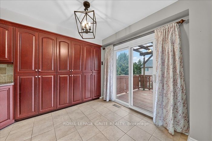 8 Vail Meadows Crescent Upper Property Photo 14