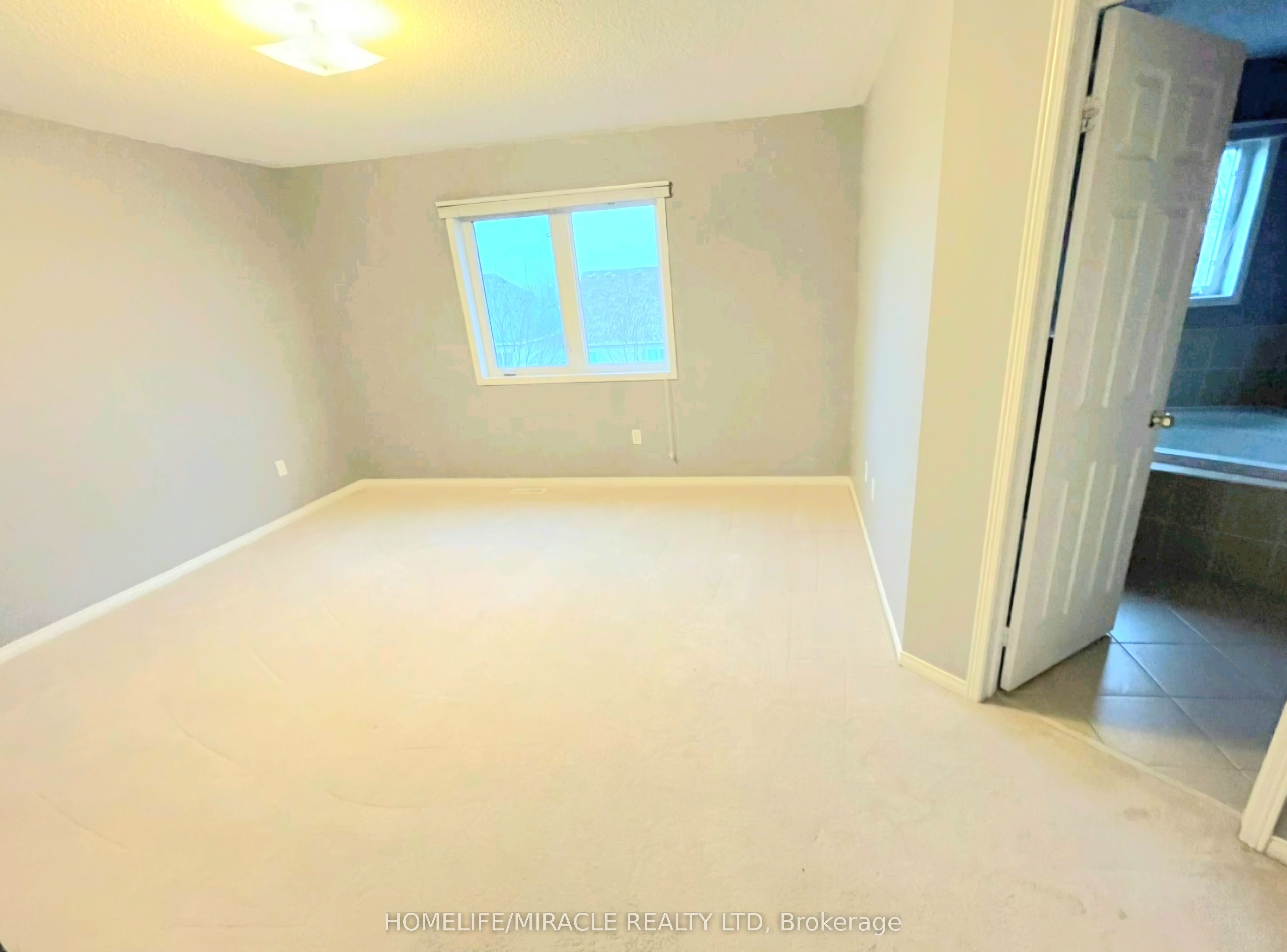 857 Taggart Crescent Property Photo 4
