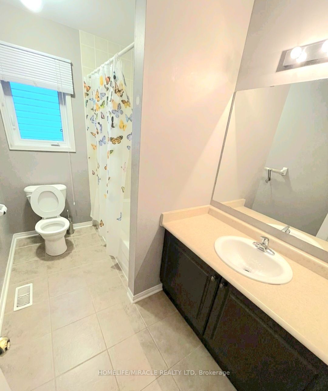 857 Taggart Crescent Property Photo 6