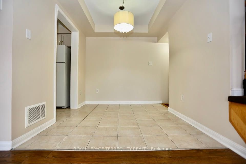 8834 Sheppard Avenue E Property Photo 11
