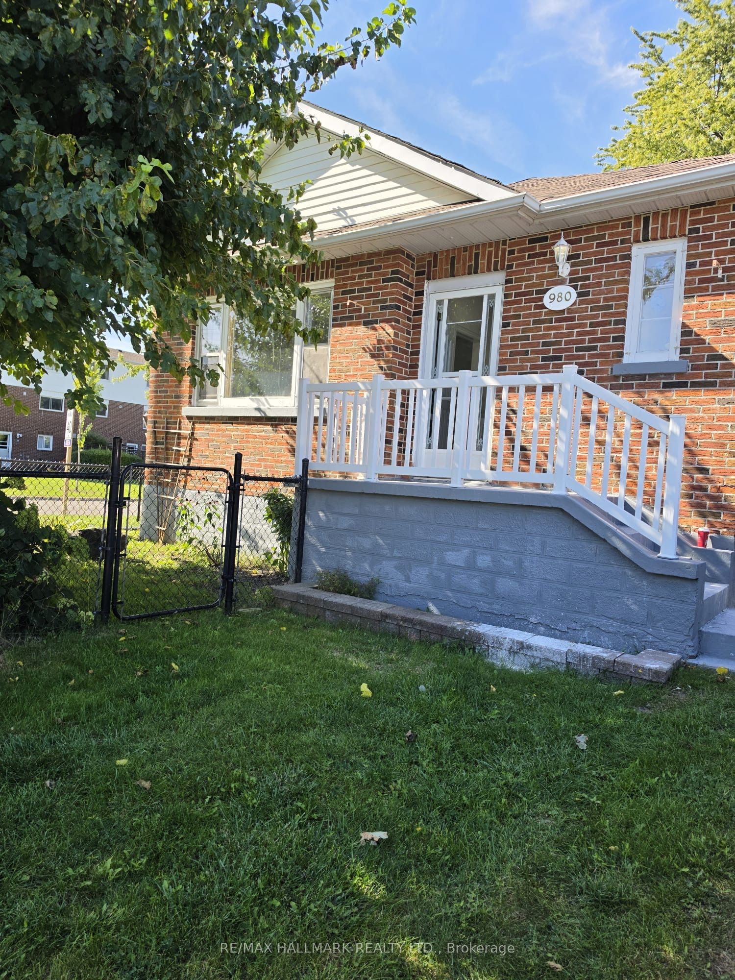 980 Glen Street Property Photo 1