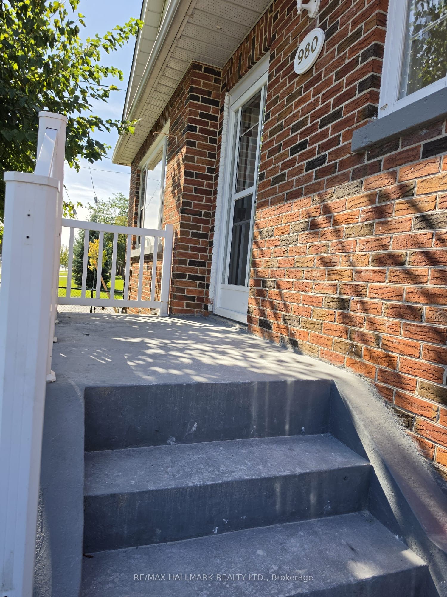 980 Glen Street Property Photo 2