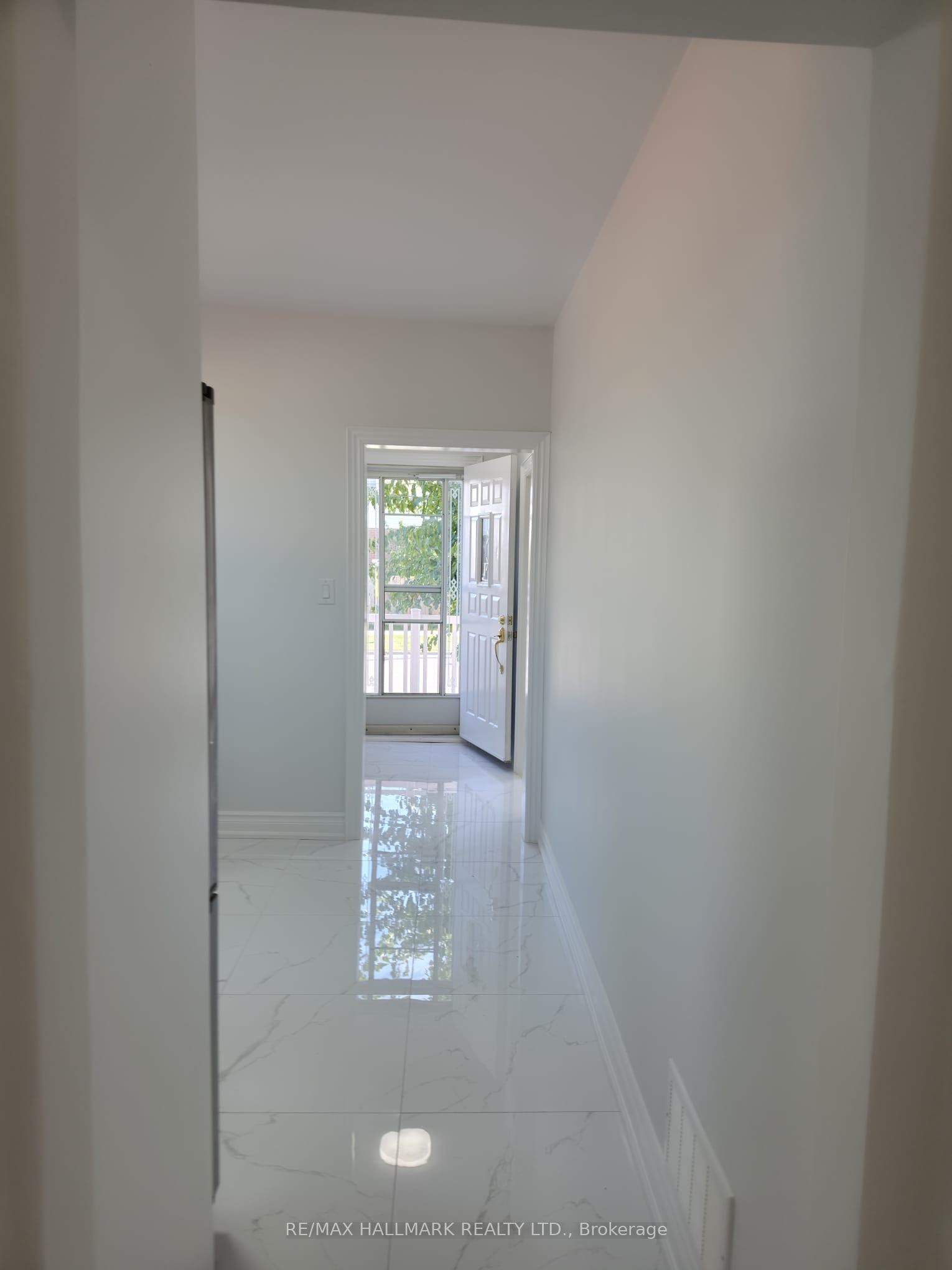 980 Glen Street Property Photo 10