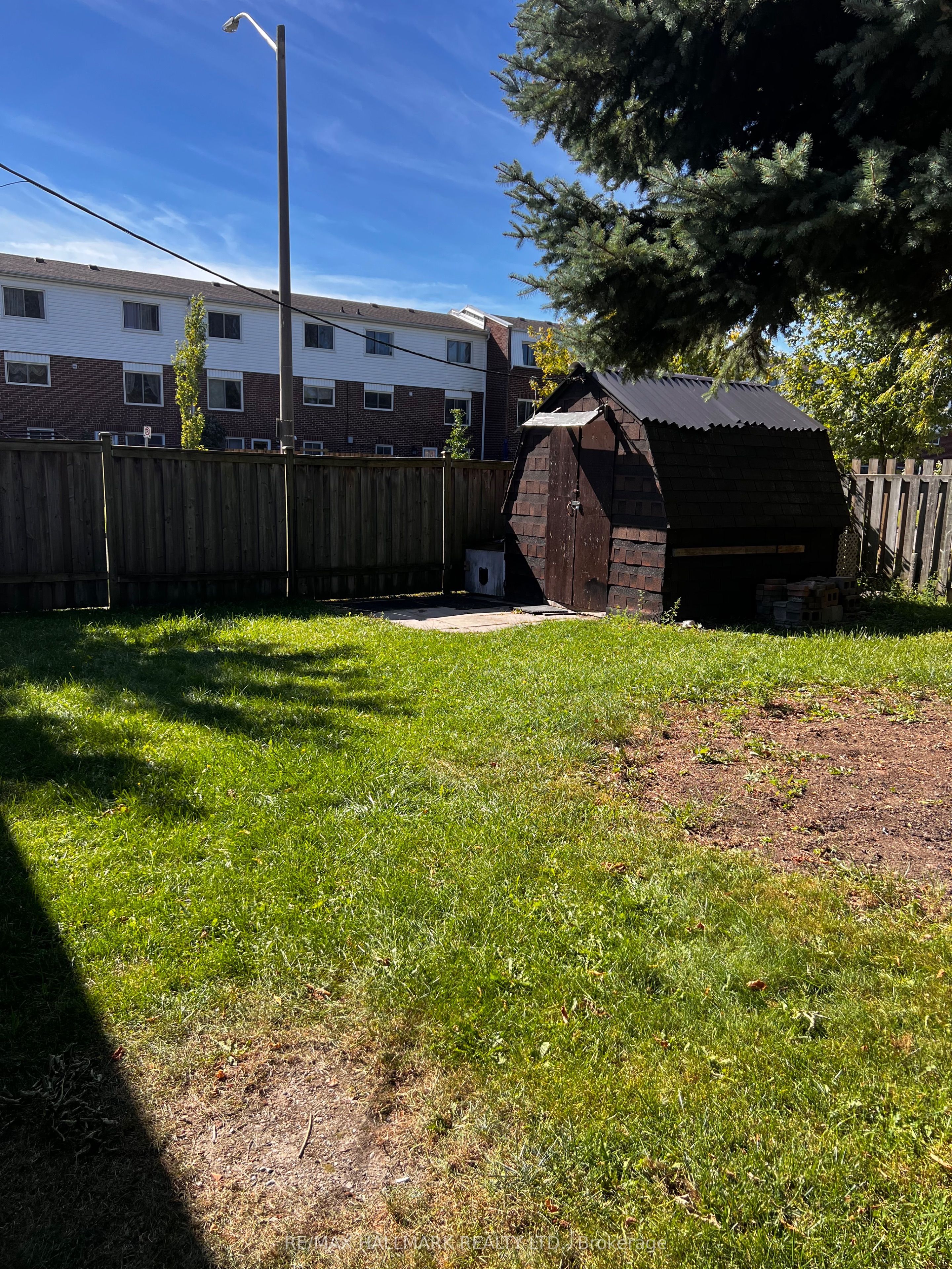 980 Glen Street Property Photo 17