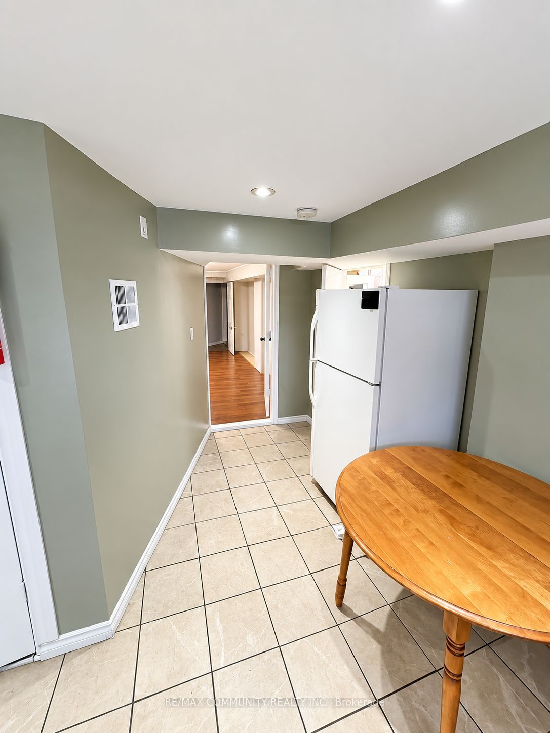75 Kootenay Crescent Property Photo 3