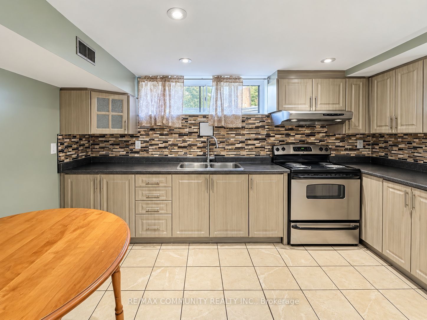 75 Kootenay Crescent Property Photo 7
