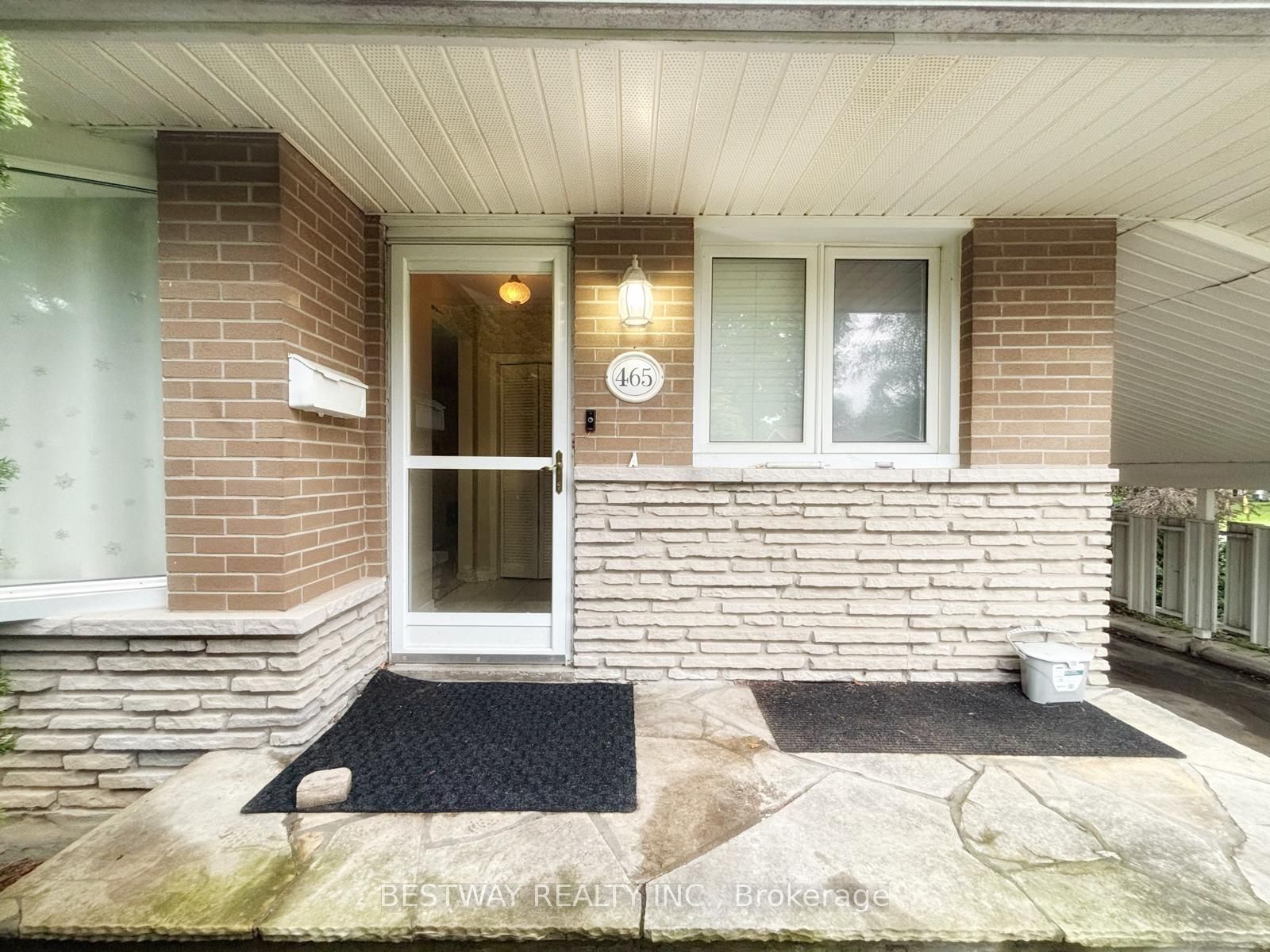 465 Humewood Avenue N Property Photo 1