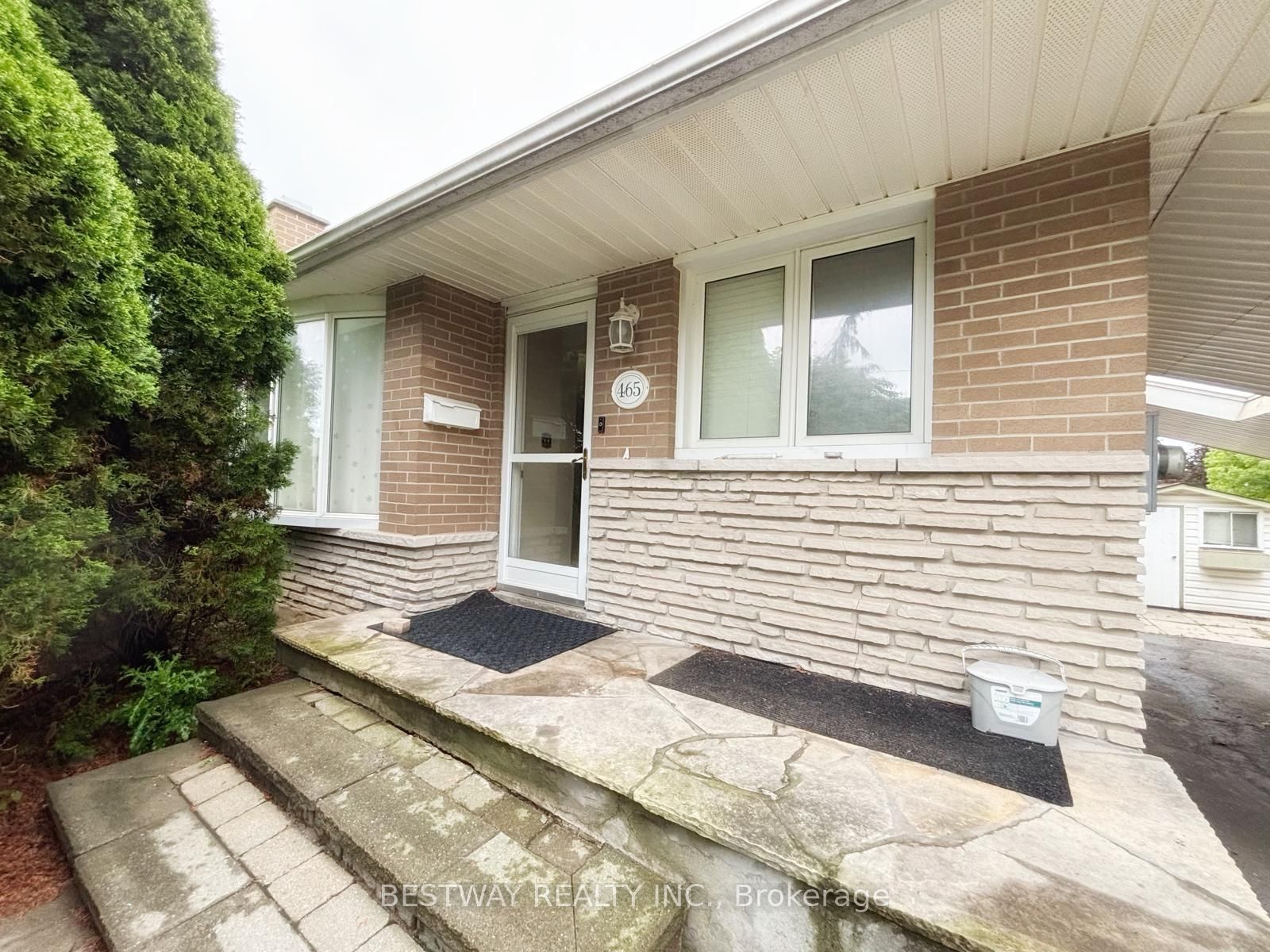 465 Humewood Avenue N Property Photo 3