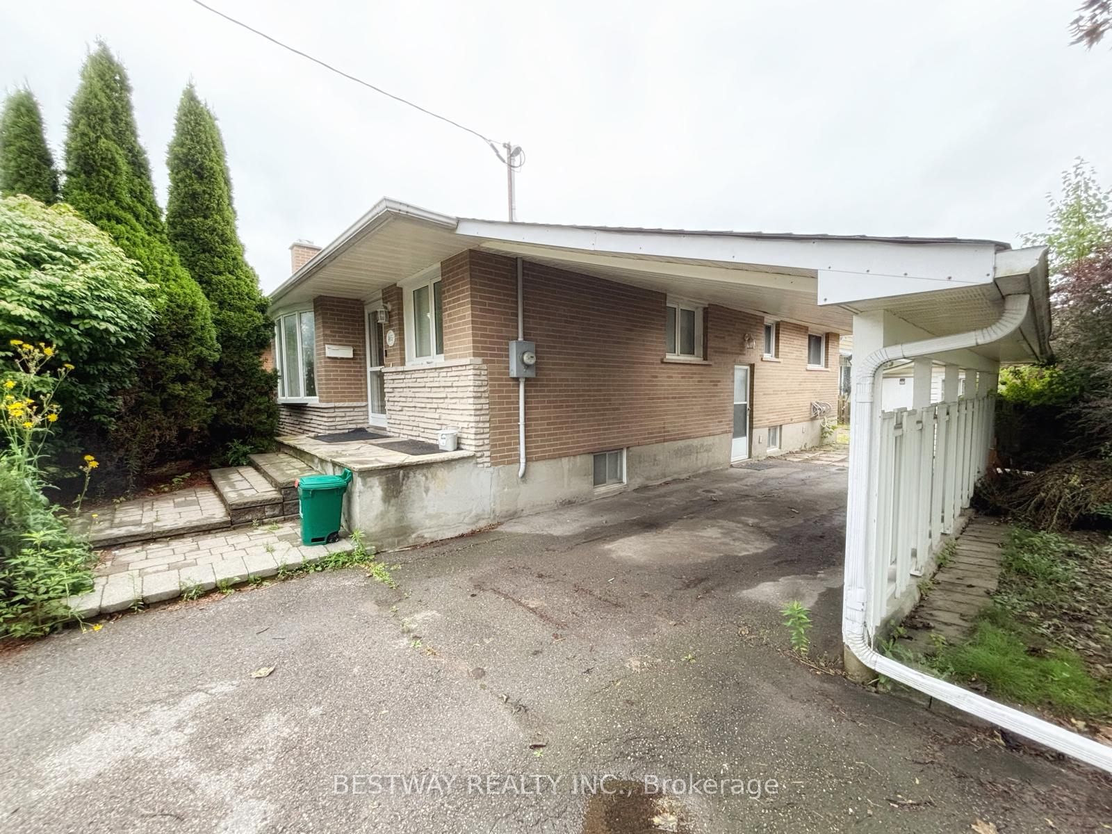 465 Humewood Avenue N Property Photo 4