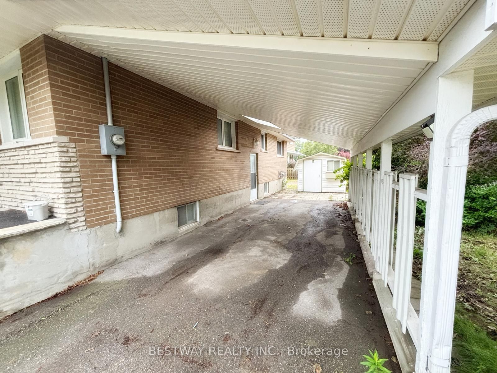 465 Humewood Avenue N Property Photo 5