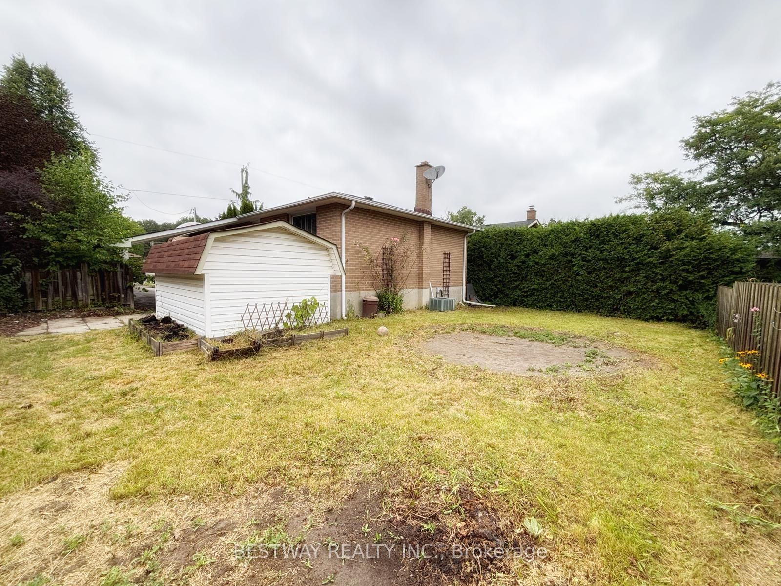 465 Humewood Avenue N Property Photo 6