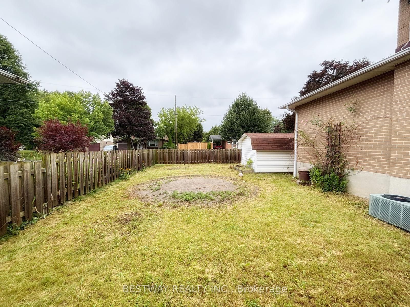 465 Humewood Avenue N Property Photo 8