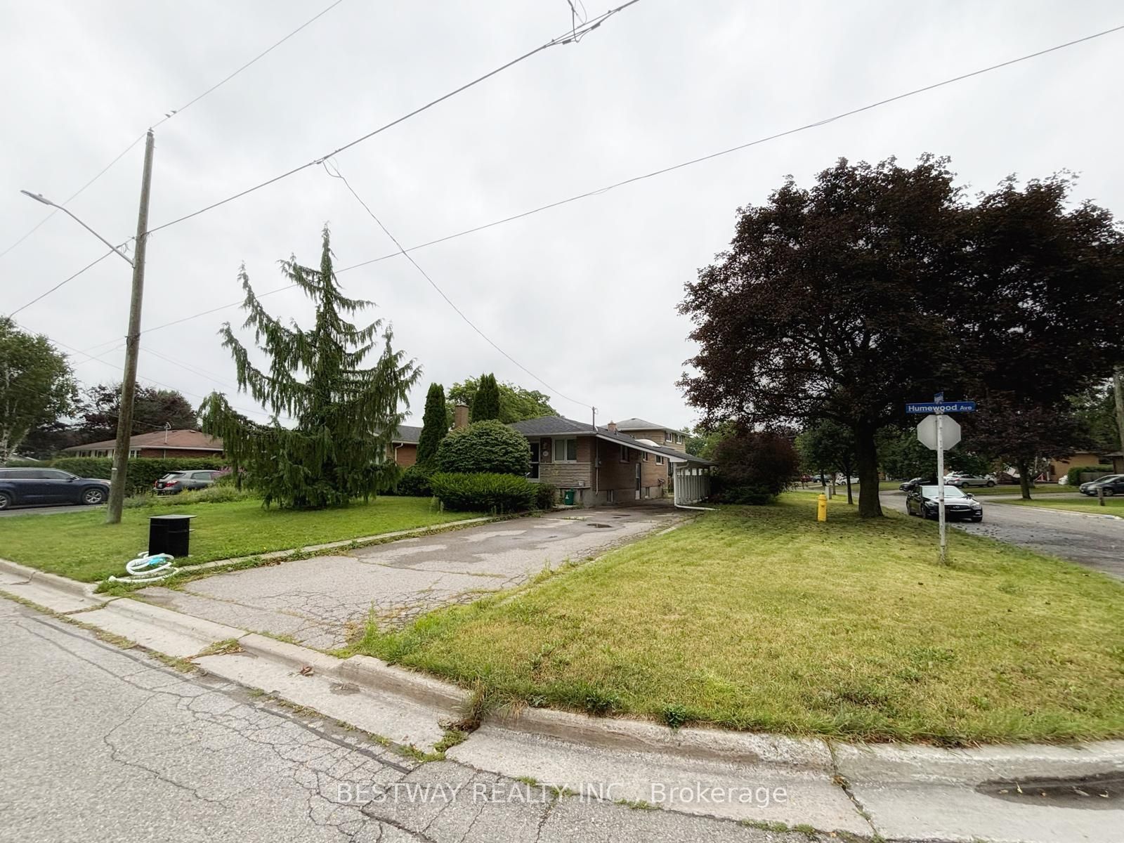 465 Humewood Avenue N Property Photo 11