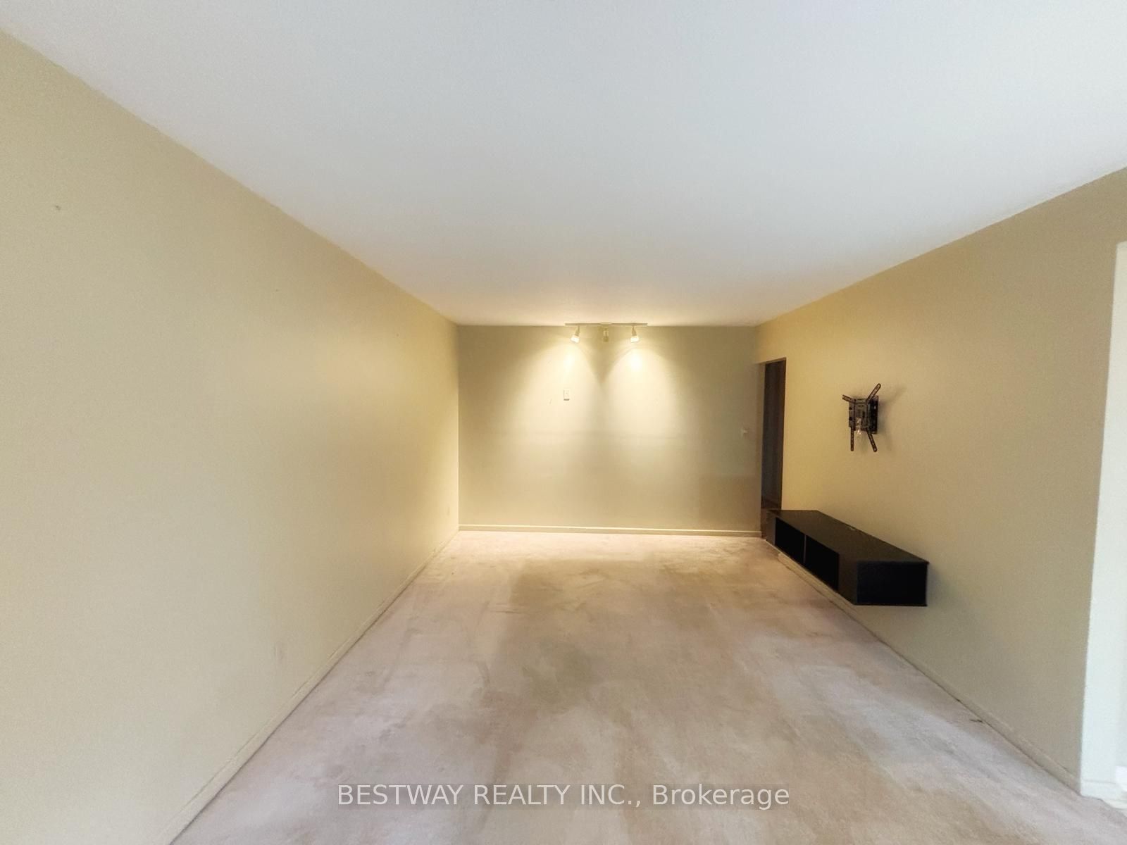 465 Humewood Avenue N Property Photo 15