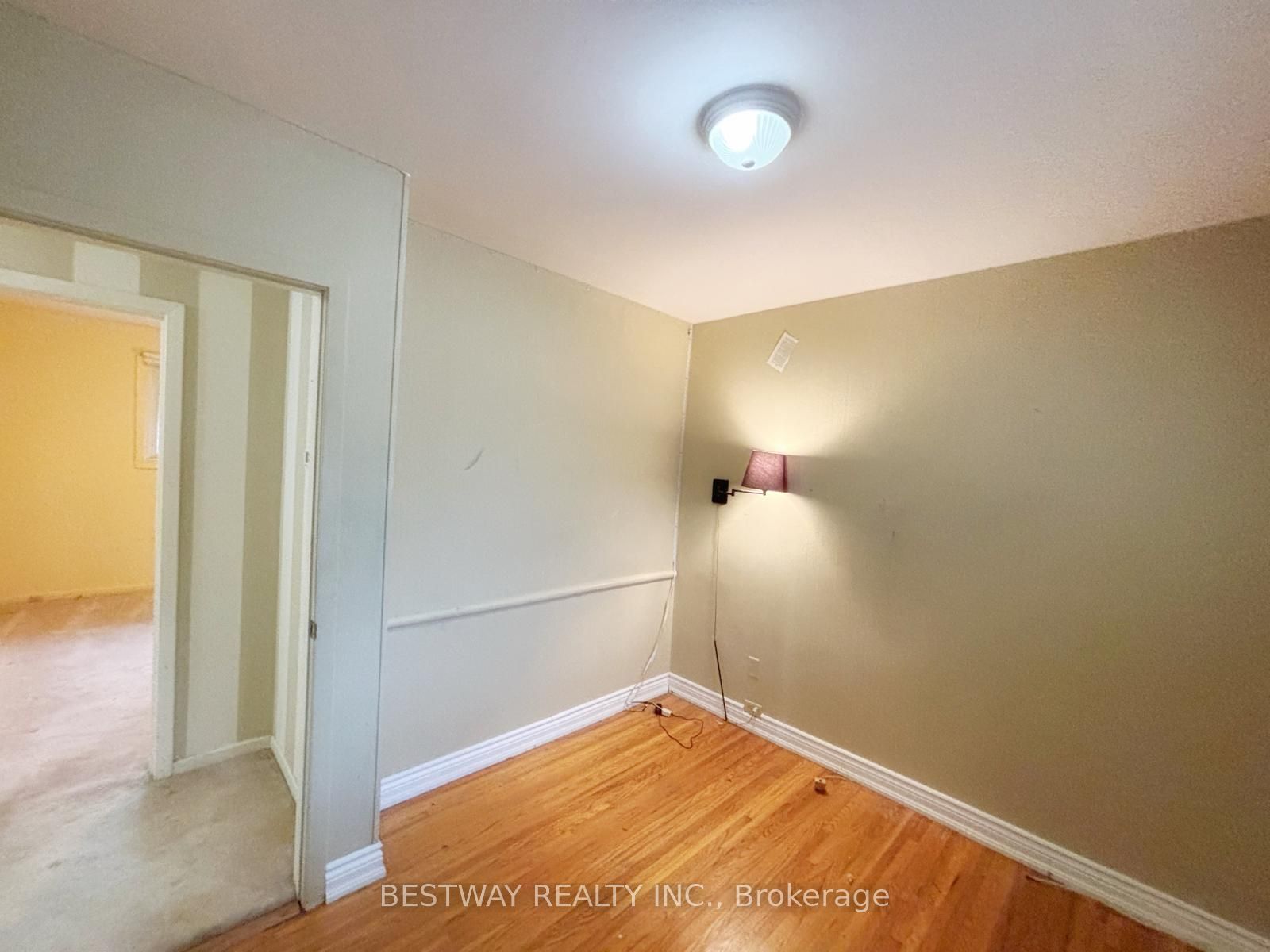 465 Humewood Avenue N Property Photo 16