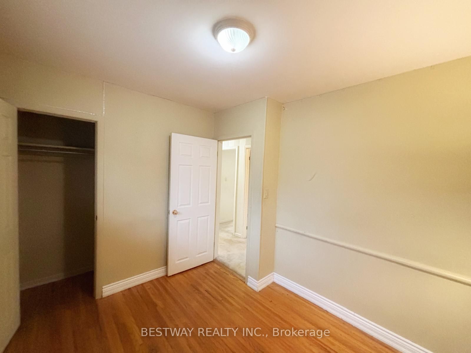 465 Humewood Avenue N Property Photo 17
