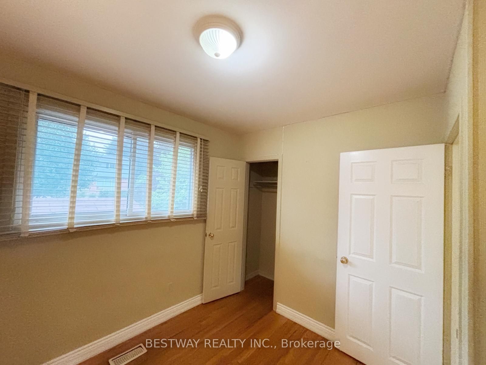 465 Humewood Avenue N Property Photo 18