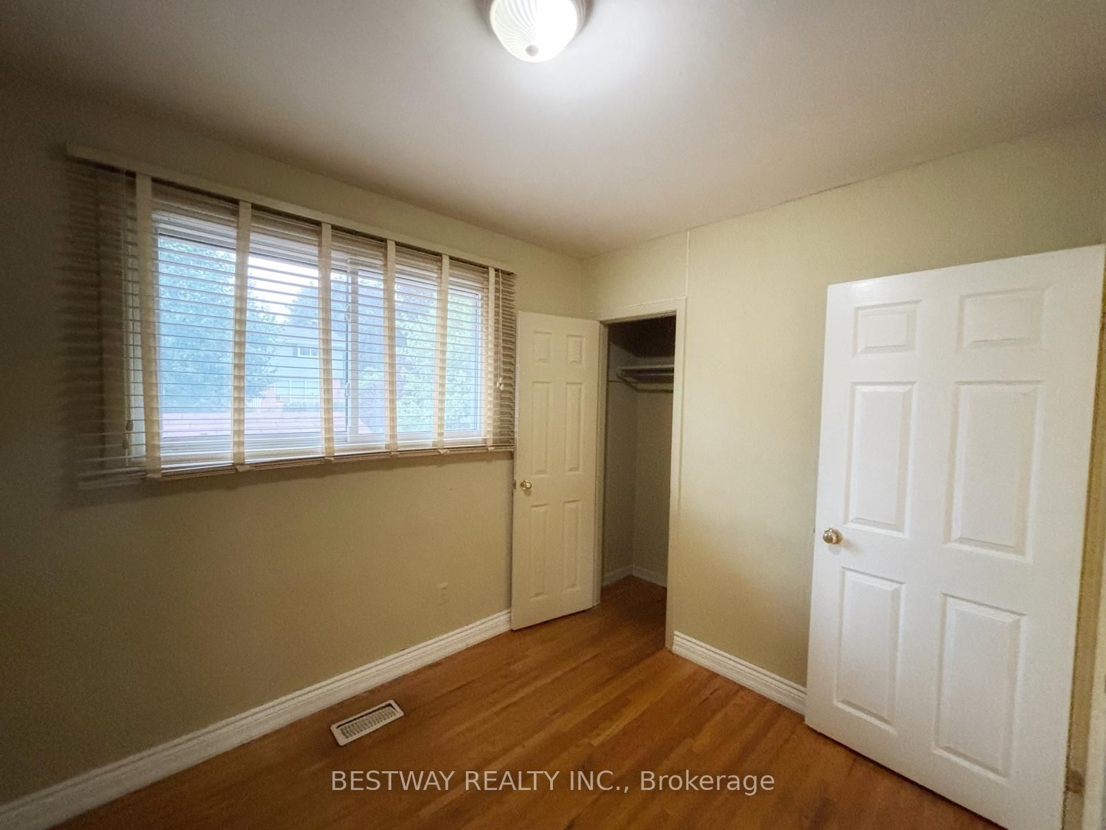 465 Humewood Avenue N Property Photo 19