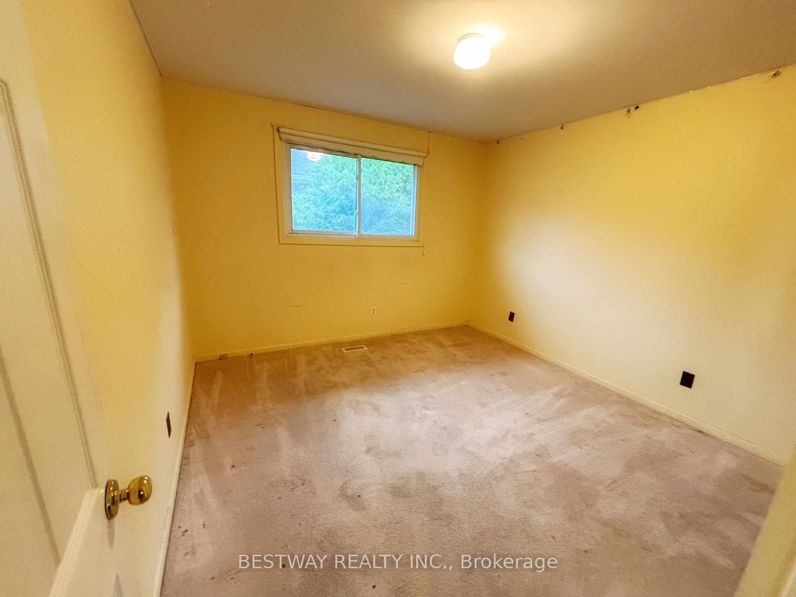 465 Humewood Avenue N Property Photo 22