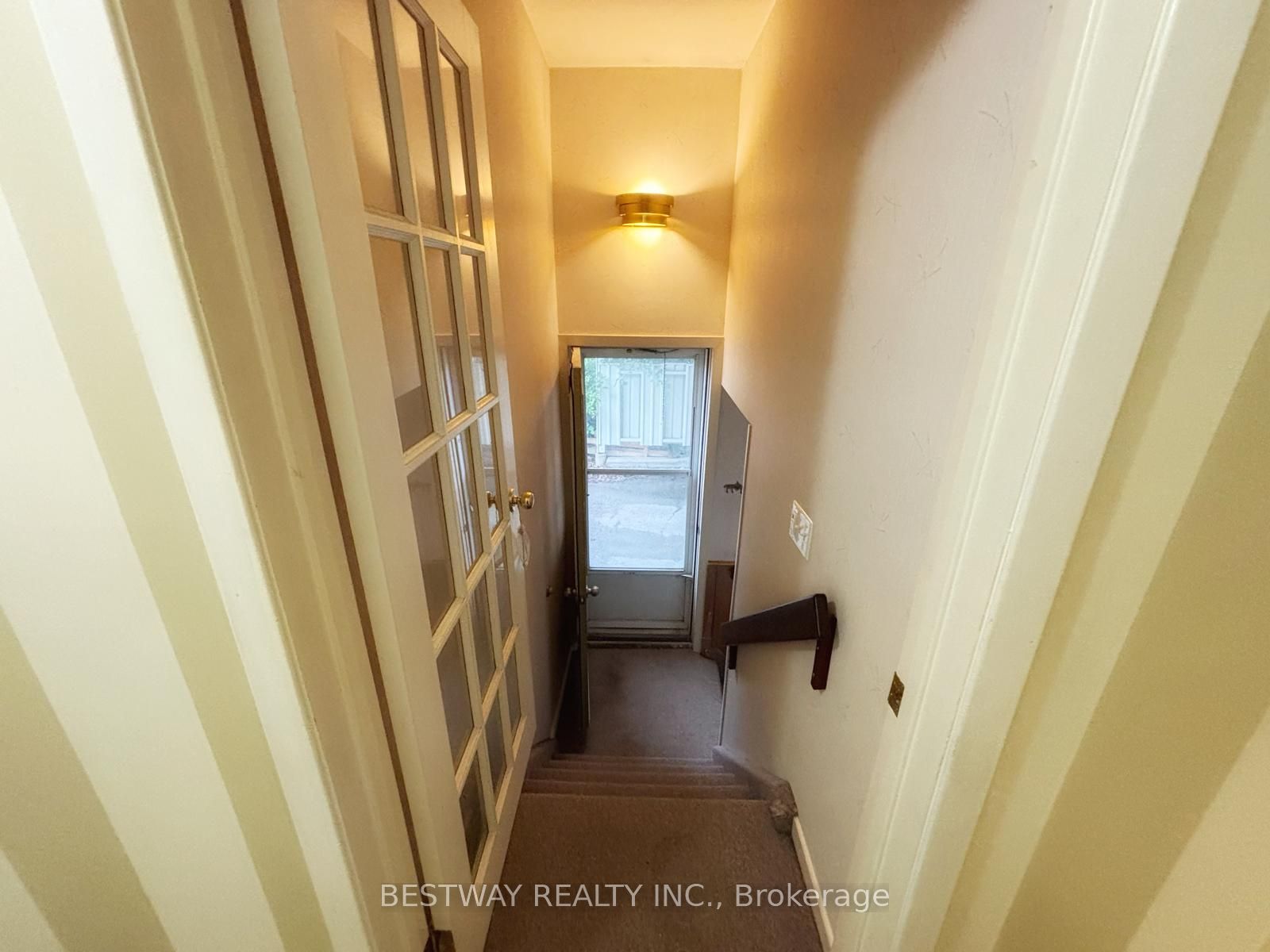 465 Humewood Avenue N Property Photo 28