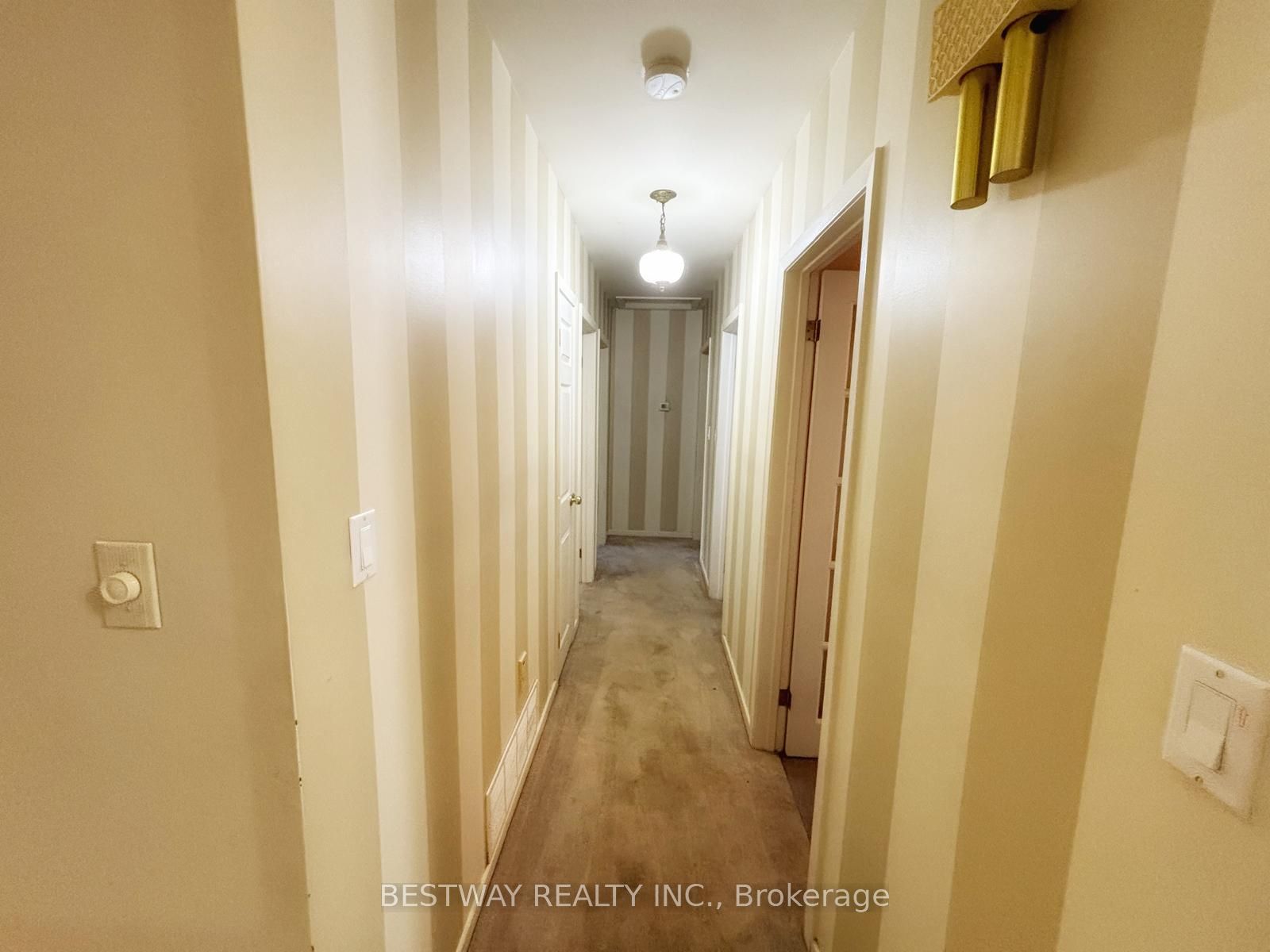 465 Humewood Avenue N Property Photo 29