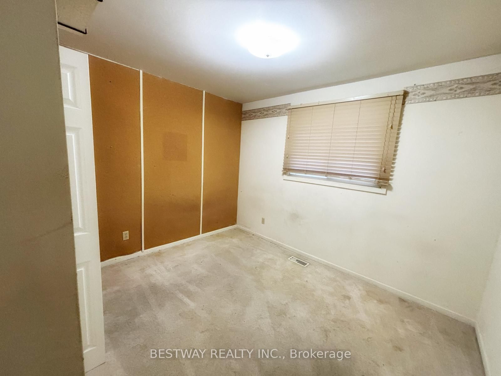 465 Humewood Avenue N Property Photo 31