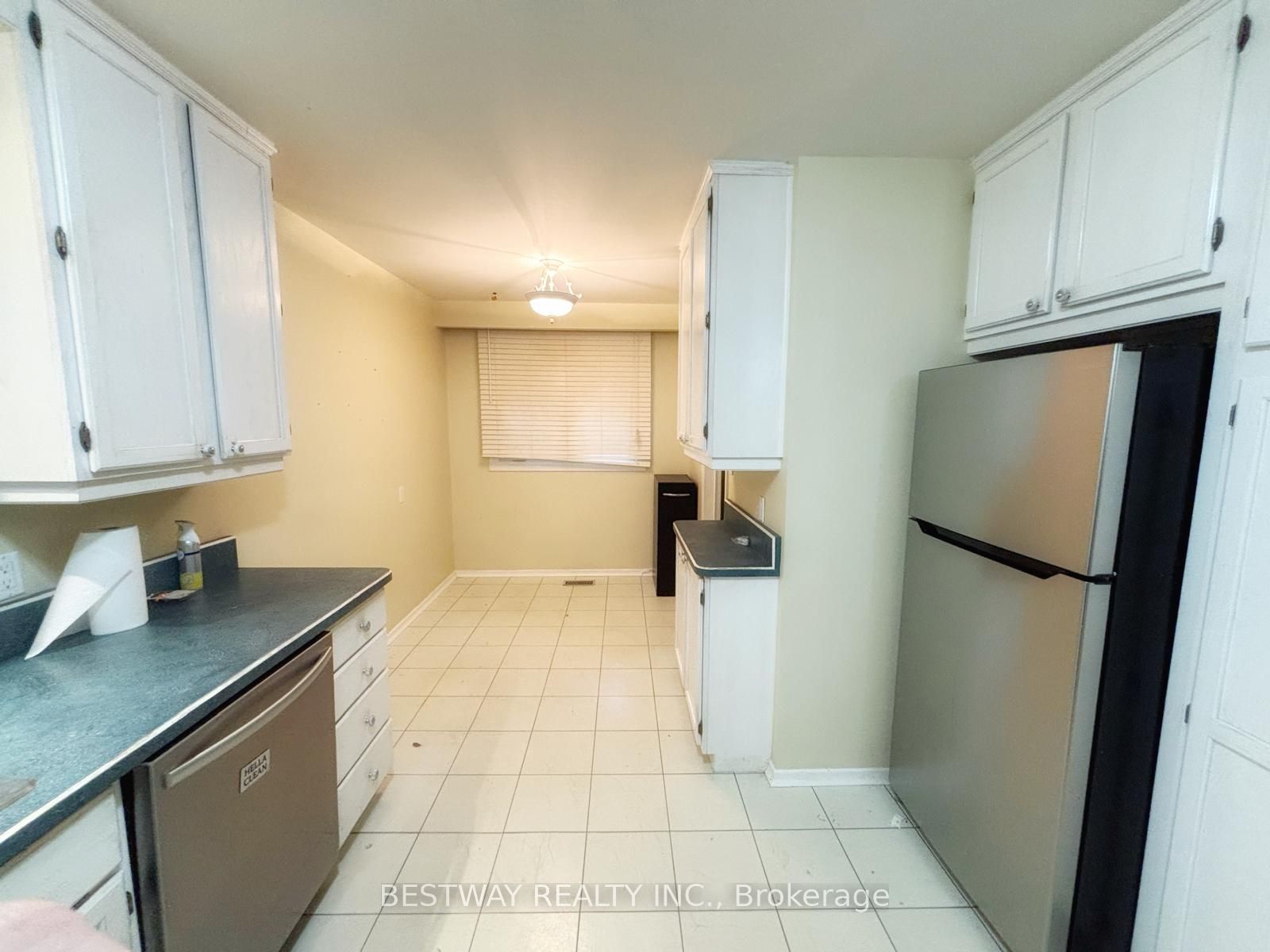 465 Humewood Avenue N Property Photo 33