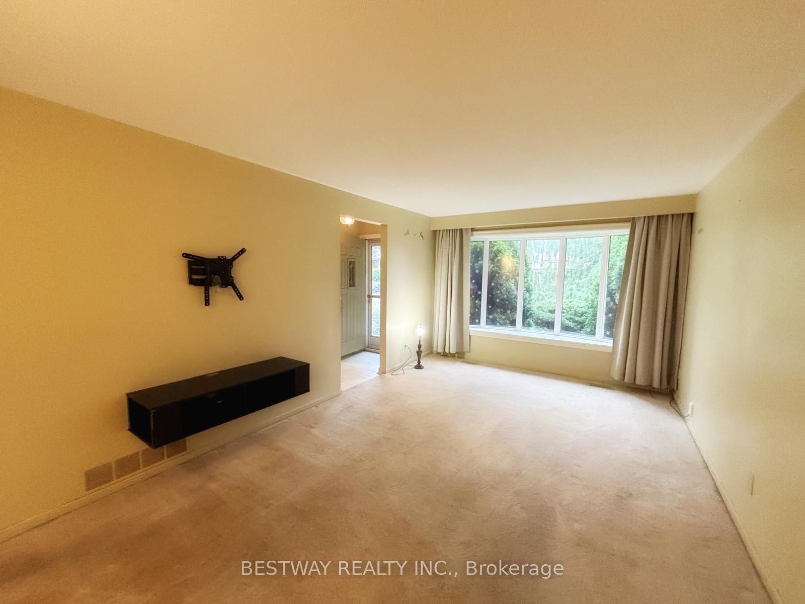465 Humewood Avenue N Property Photo 34