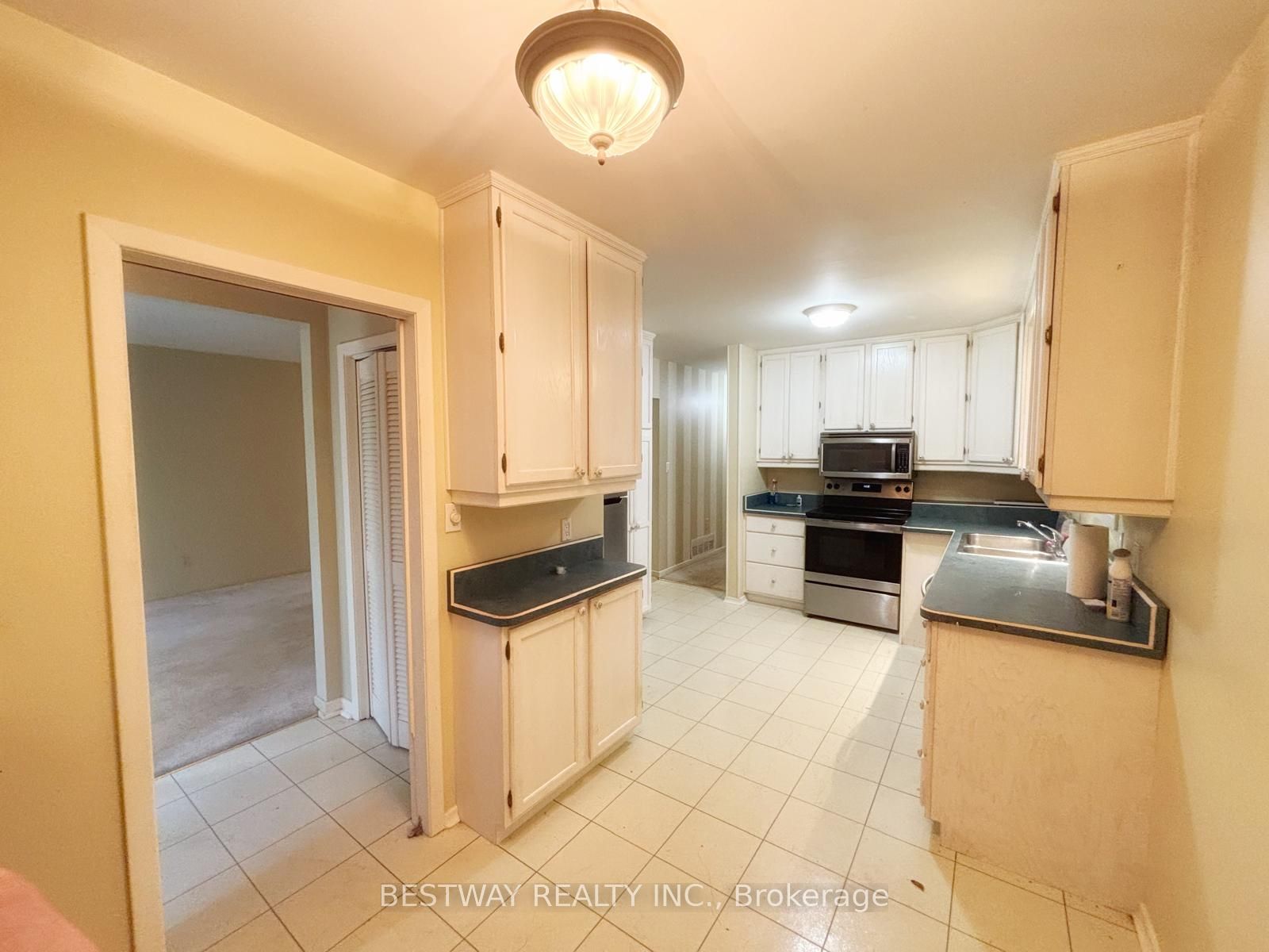 465 Humewood Avenue N Property Photo 35