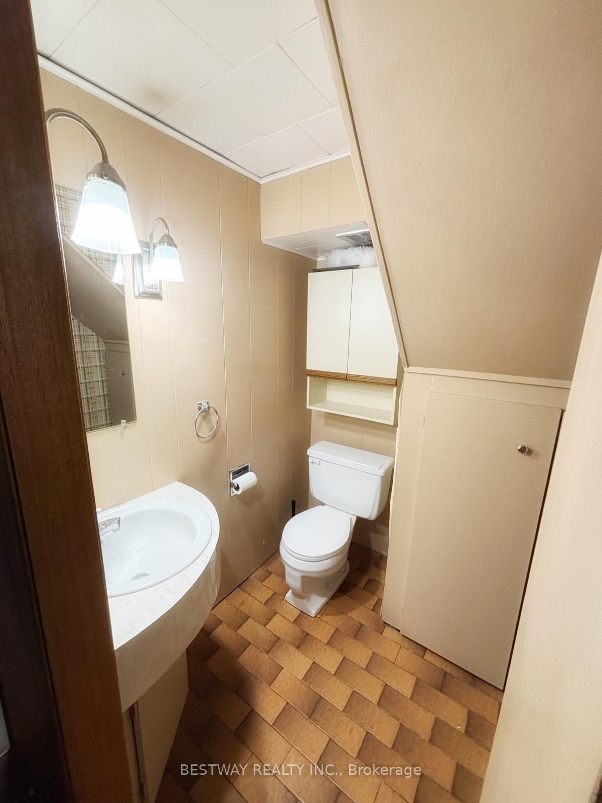 465 Humewood Avenue N Property Photo 37