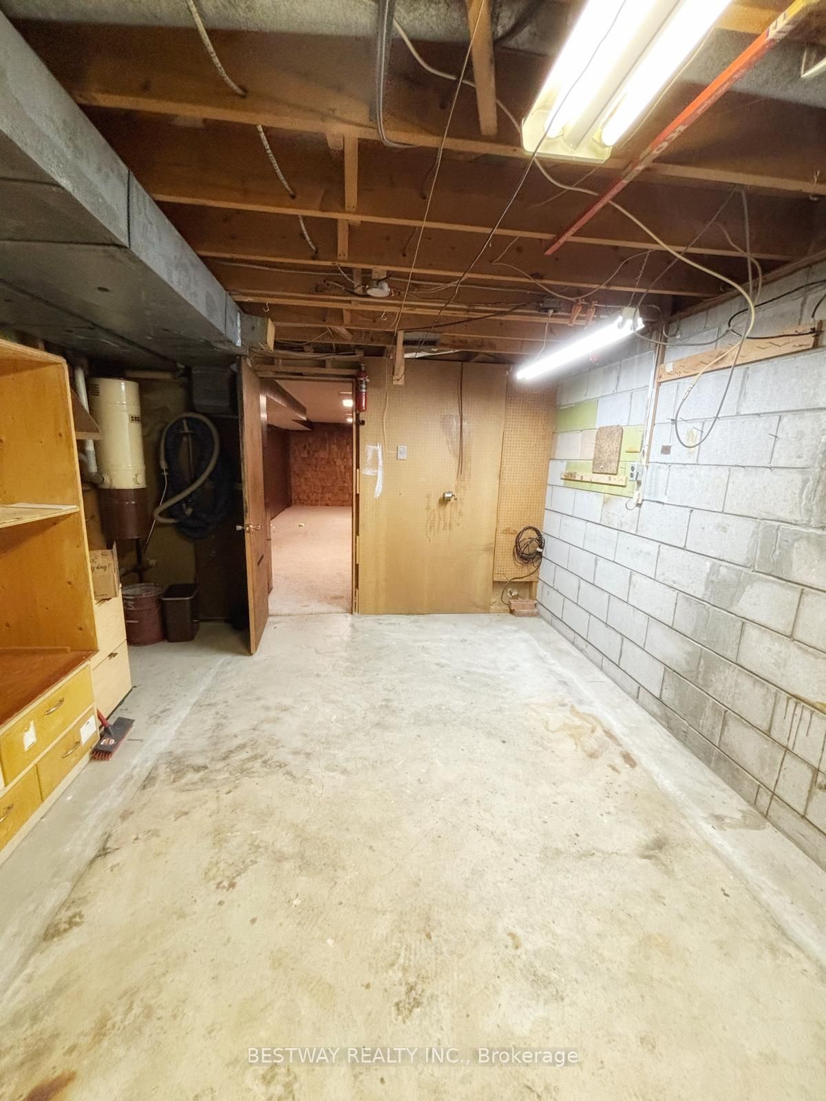 465 Humewood Avenue N Property Photo 42