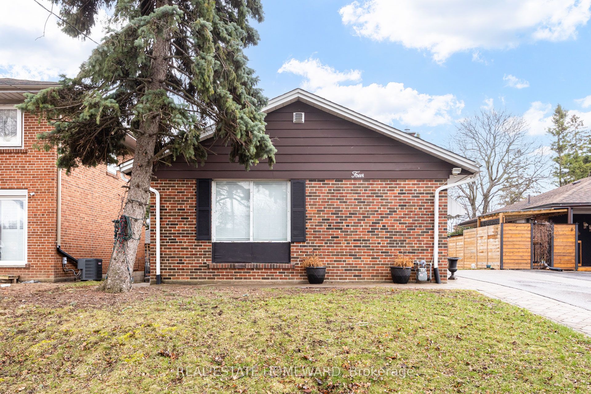 4 Moorecroft Crescent Property Photo 12