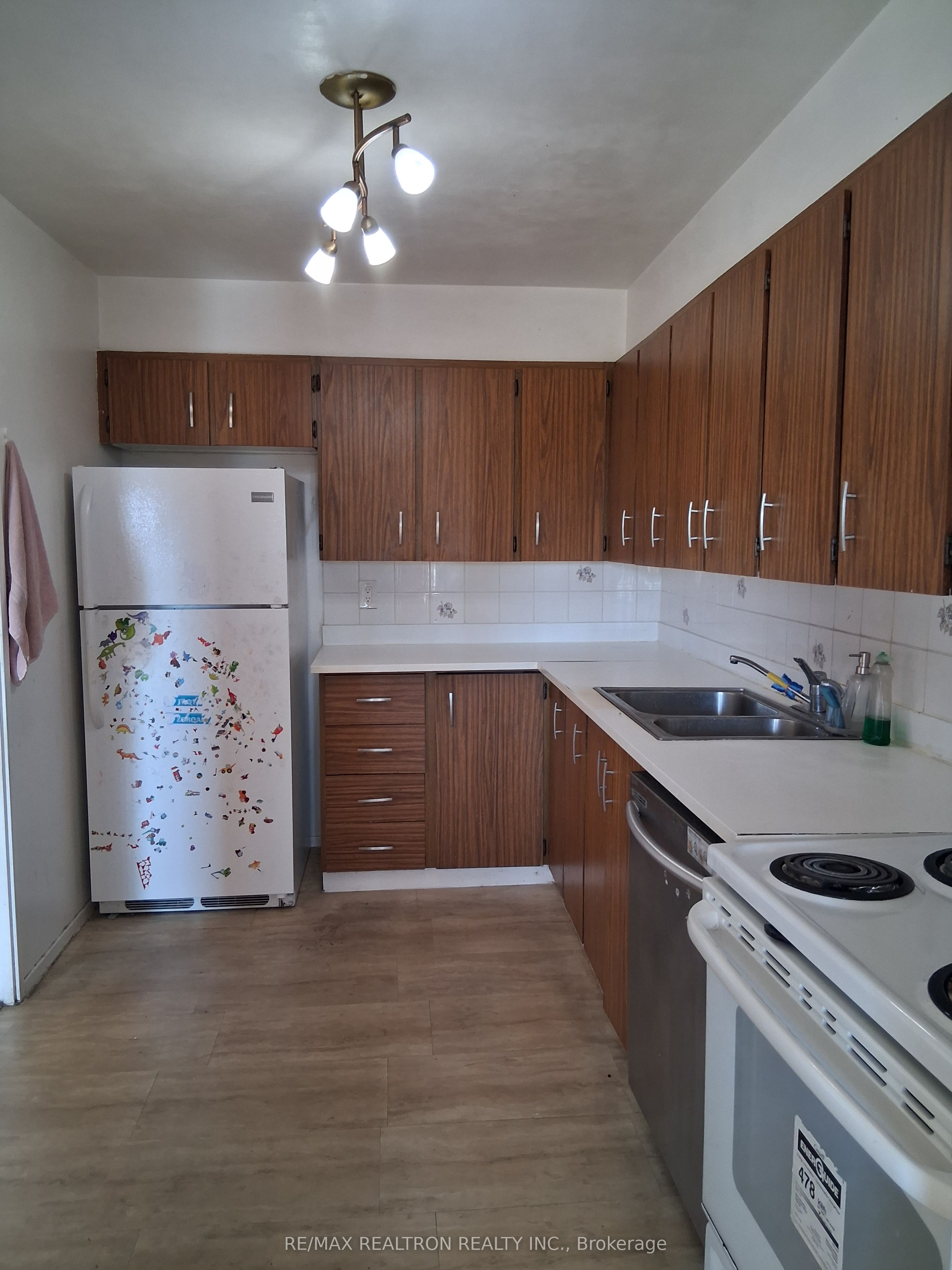 120 Dundalk Drive 606 Property Photo 12