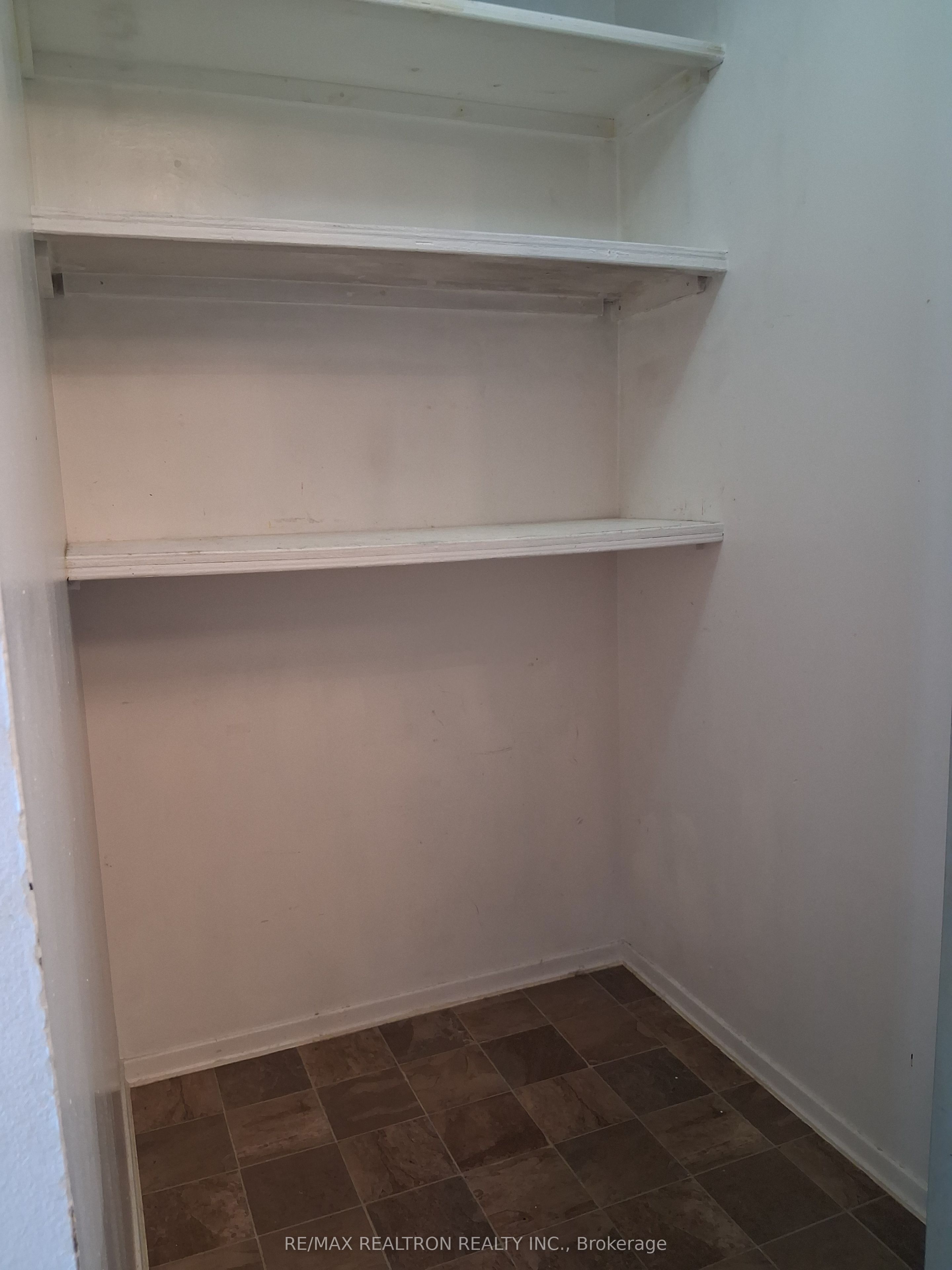 120 Dundalk Drive 606 Property Photo 18
