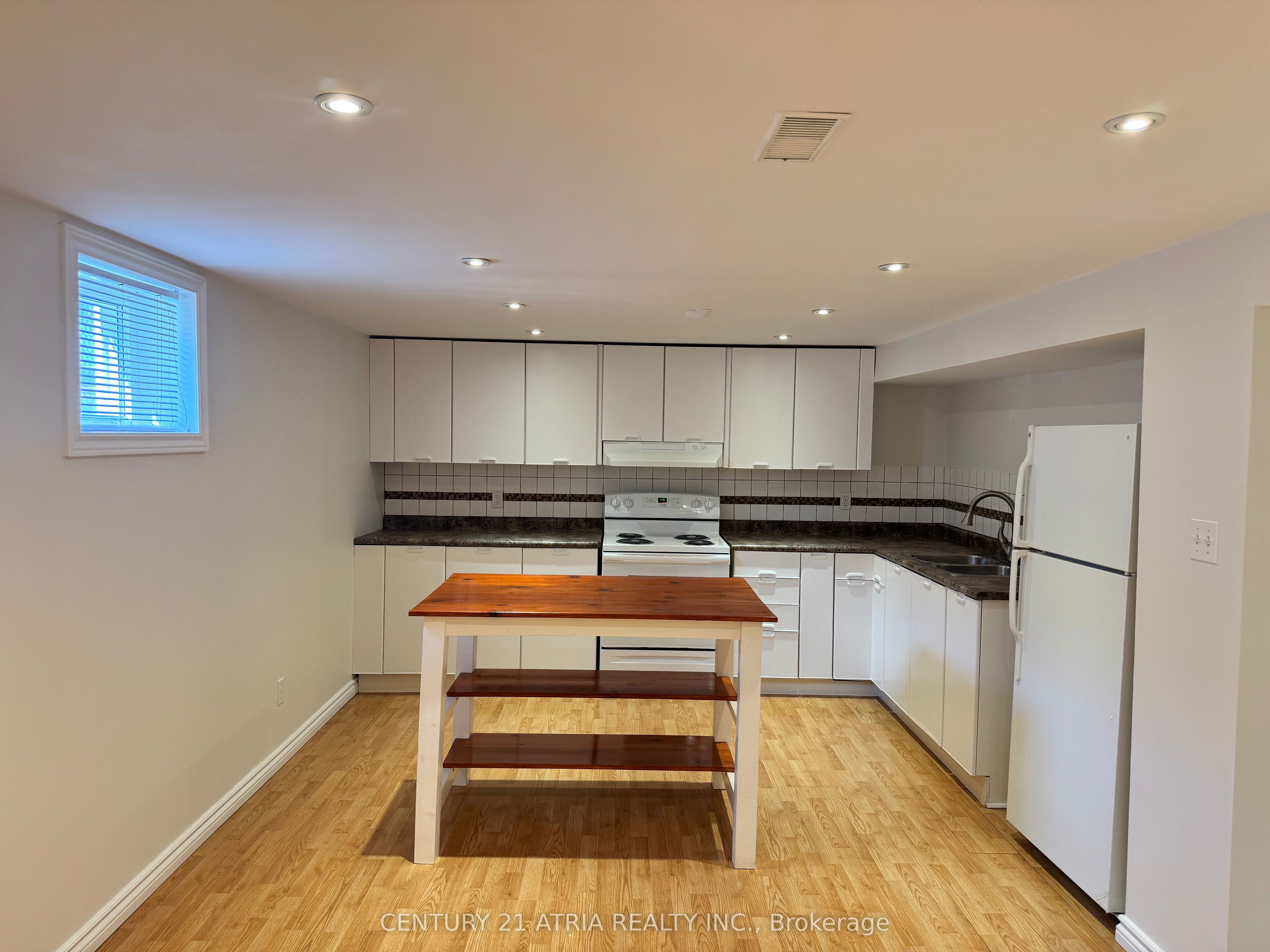 28 Willowhurst Crescent Bsmt Property Photo 4