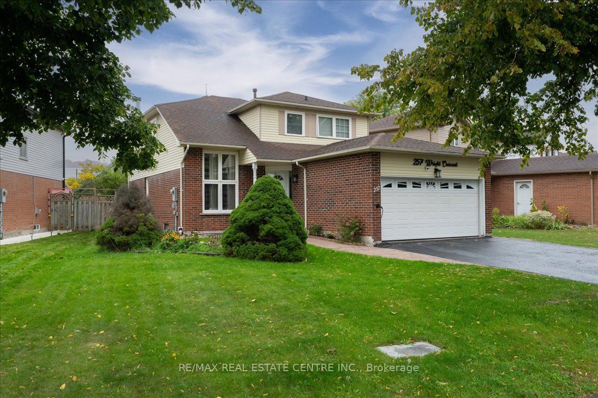 257 Wright Crescent Property Photo 1