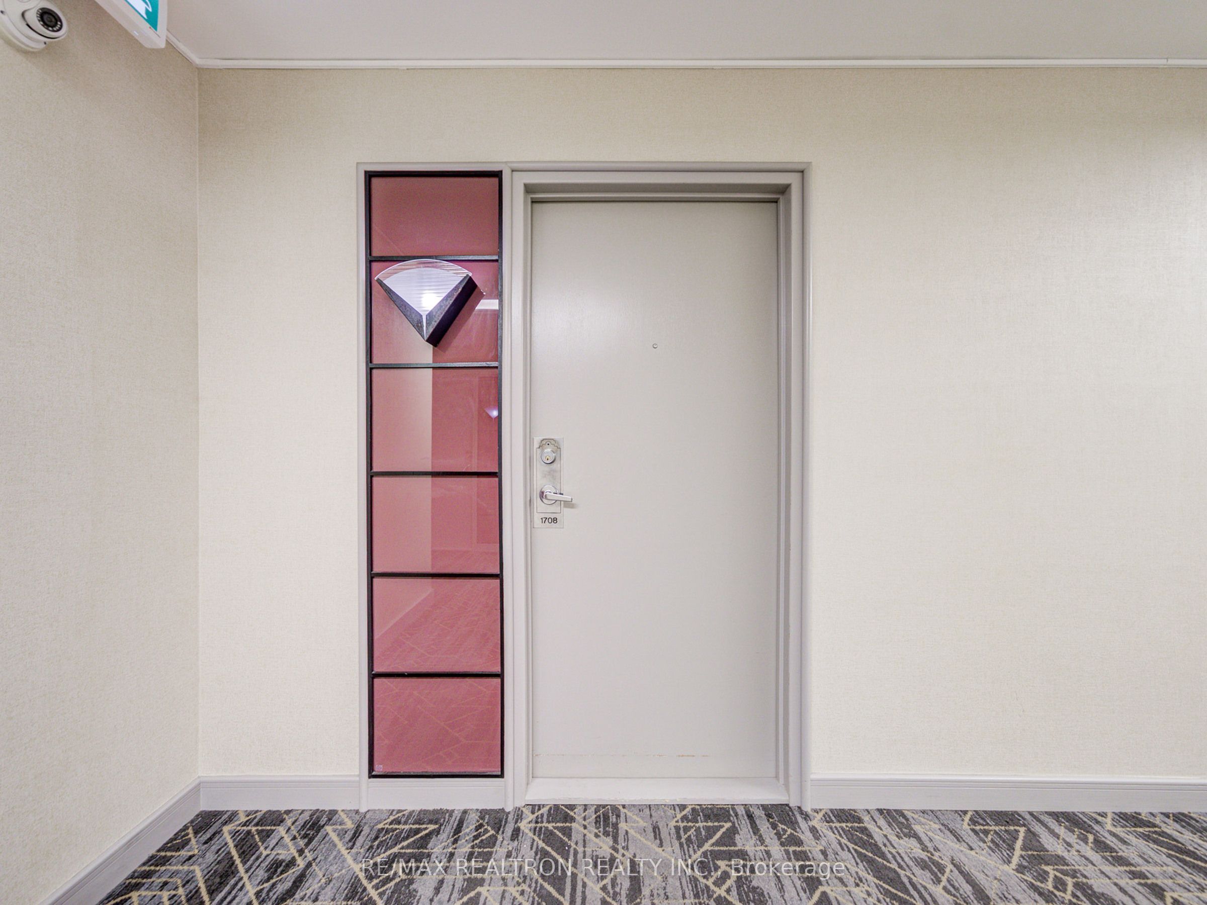 88 Corporate Drive 1708 Property Photo 4