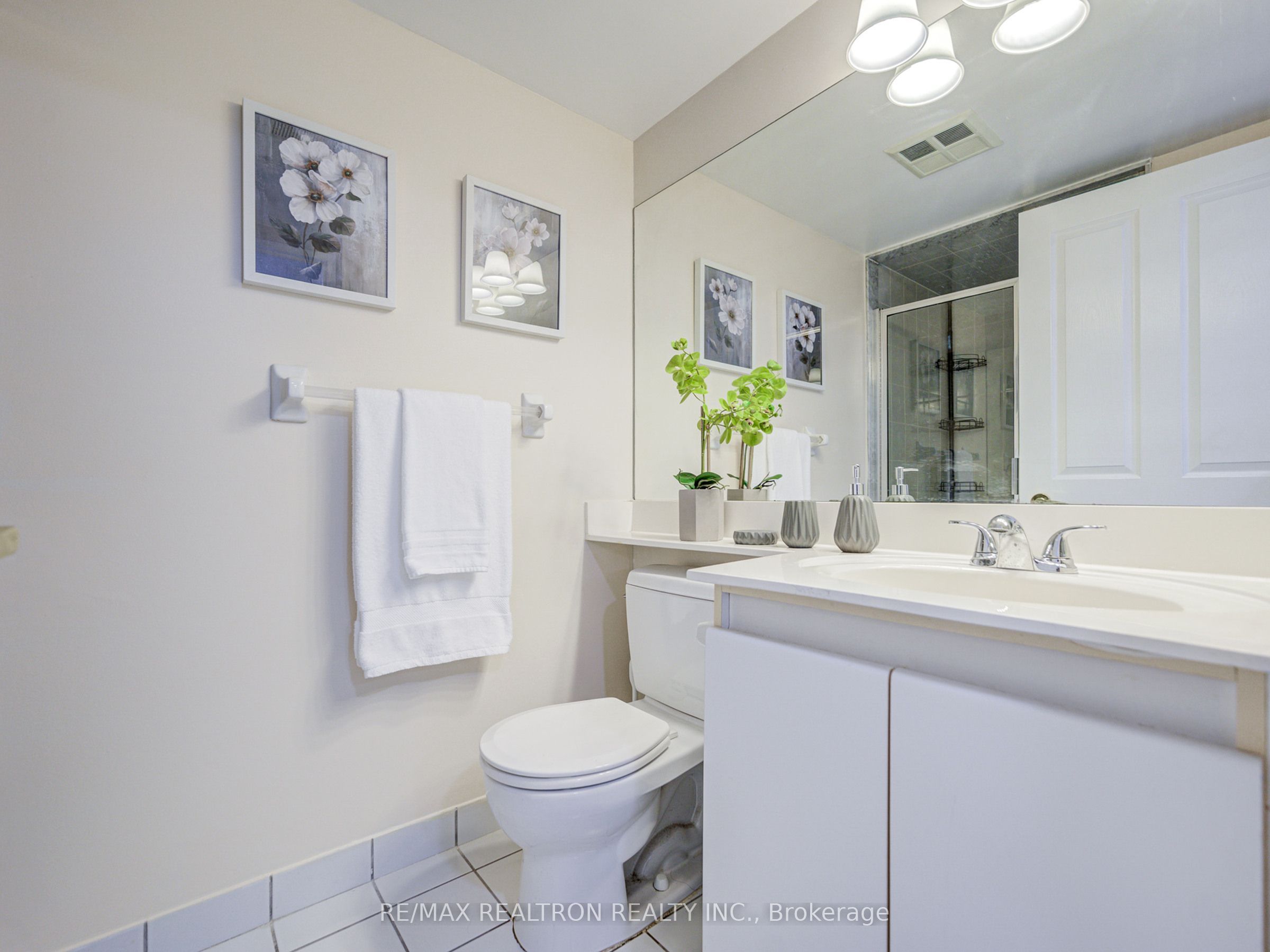 88 Corporate Drive 1708 Property Photo 7