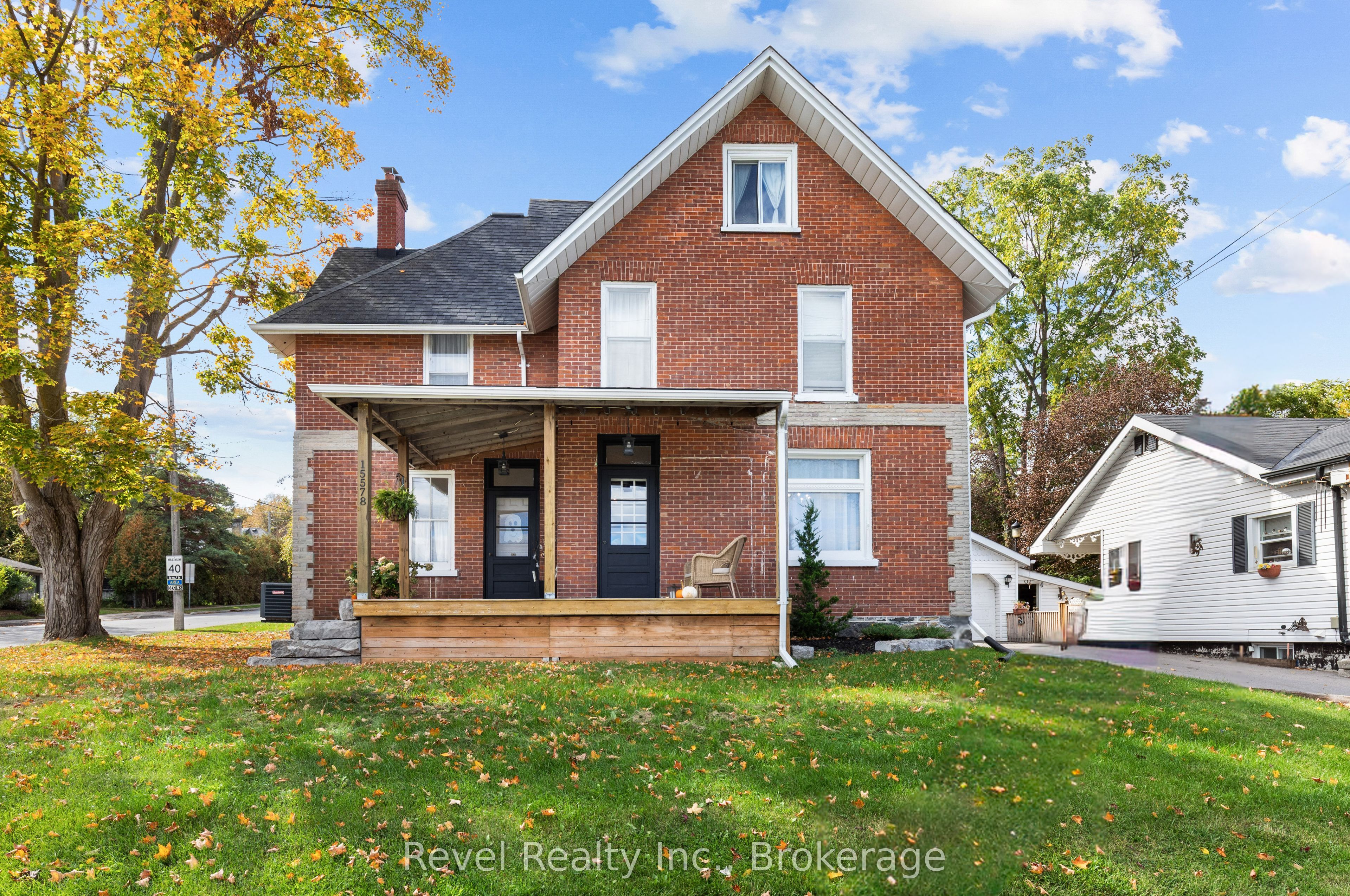 15578 Simcoe Street Property Photo 3