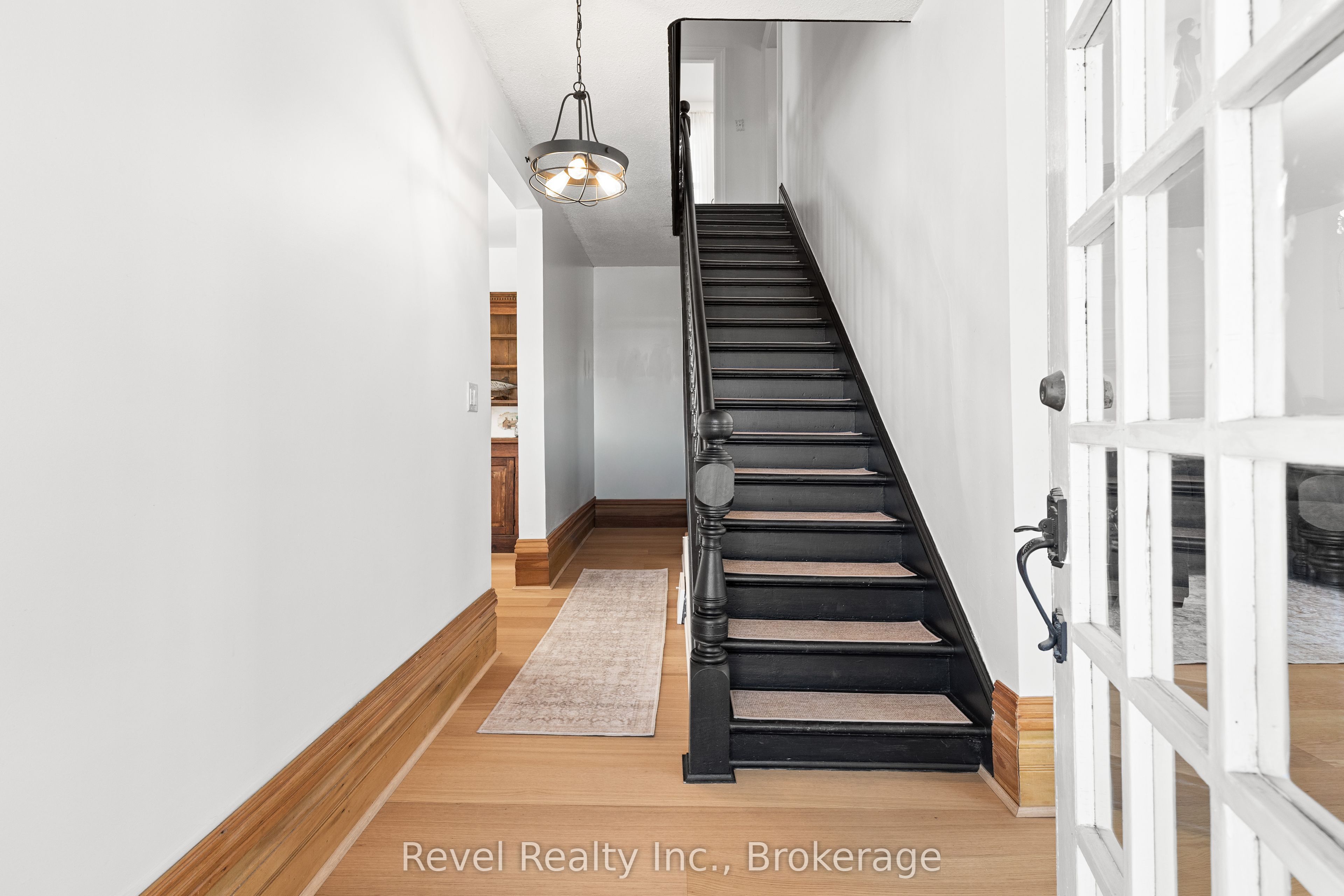 15578 Simcoe Street Property Photo 4