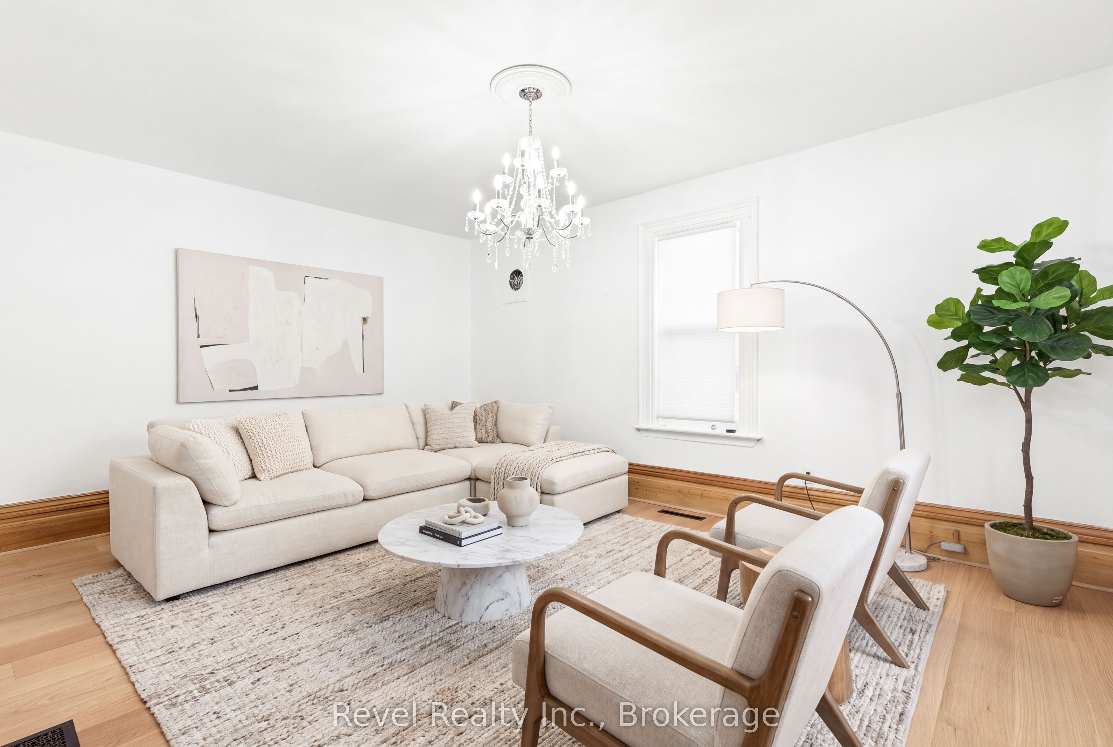 15578 Simcoe Street Property Photo 5