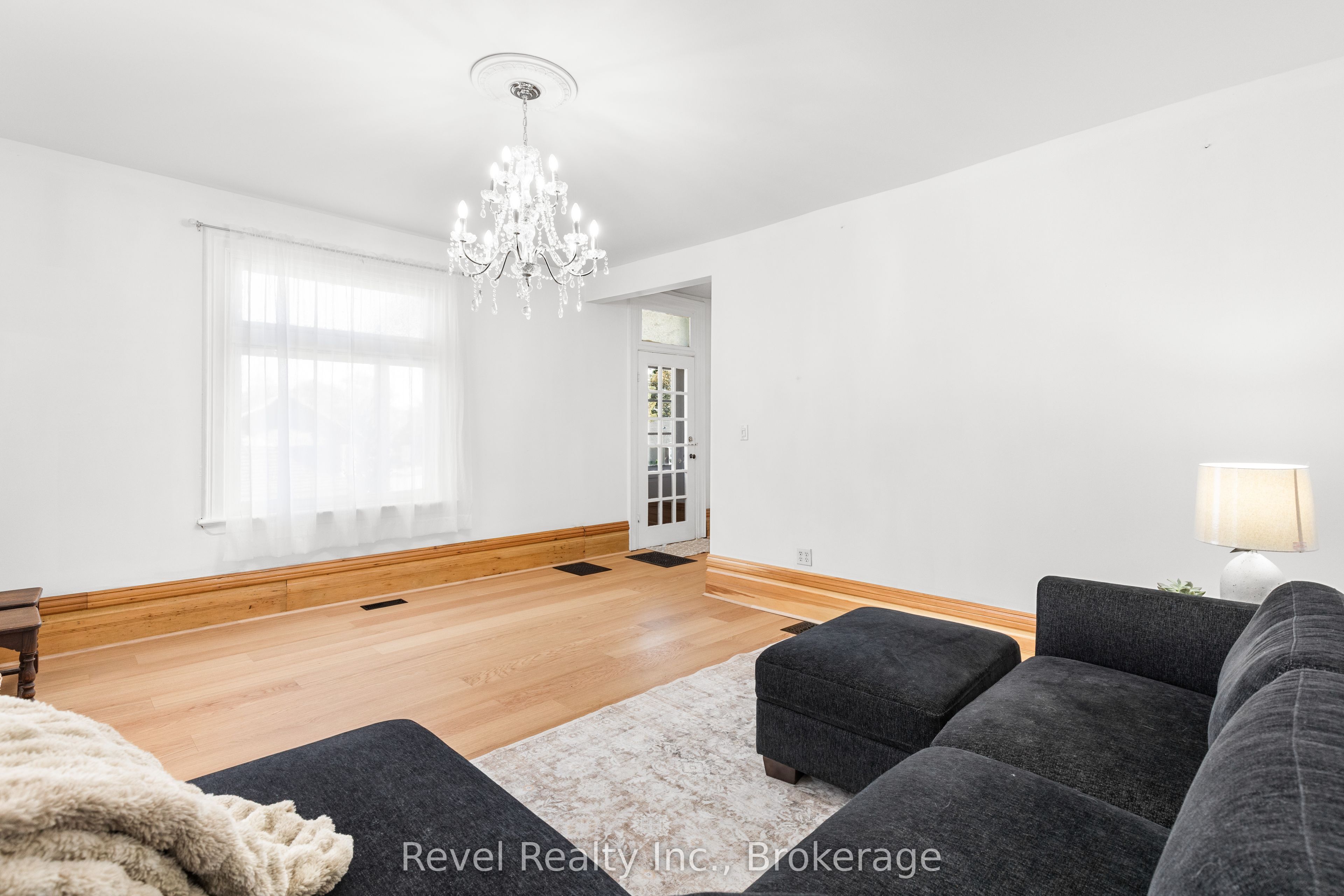 15578 Simcoe Street Property Photo 7
